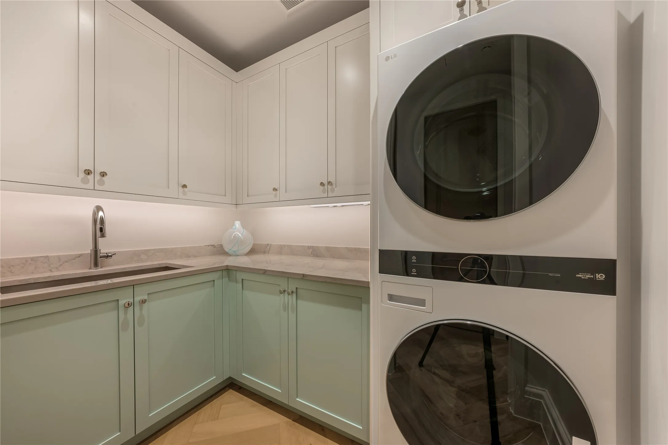 Condominium For Sale in Dallas County , 2408 Victory Park Lane 1442, Dallas, Texas 75219, 2 Bedroom, 3 Bathroom, 2 Garage spaces, 2,435 Sqft, built in 2005, mls#21404134, Real Estate Agent in Dallas, Homes For Sale in Dallas county, Homes For Sale in Dallas, Realtor in Dallas Texas, Real Estate Brokerage Independent Realty Texas, Luminita Cordes Realtor