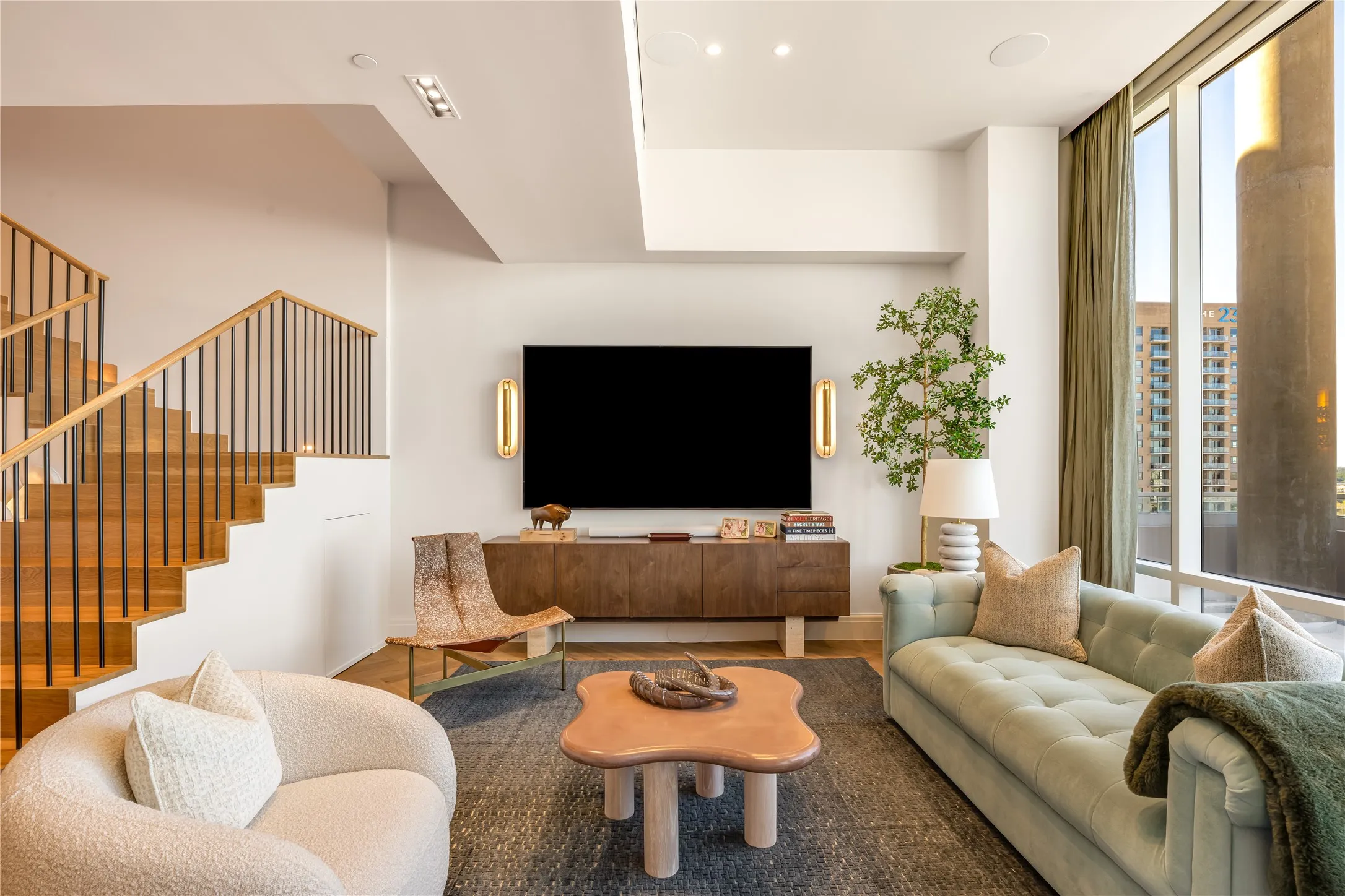 Condominium For Sale in Dallas County , 2408 Victory Park Lane 1442, Dallas, Texas 75219, 2 Bedroom, 3 Bathroom, 2 Garage spaces, 2,435 Sqft, built in 2005, mls#21404134, Real Estate Agent in Dallas, Homes For Sale in Dallas county, Homes For Sale in Dallas, Realtor in Dallas Texas, Real Estate Brokerage Independent Realty Texas, Luminita Cordes Realtor