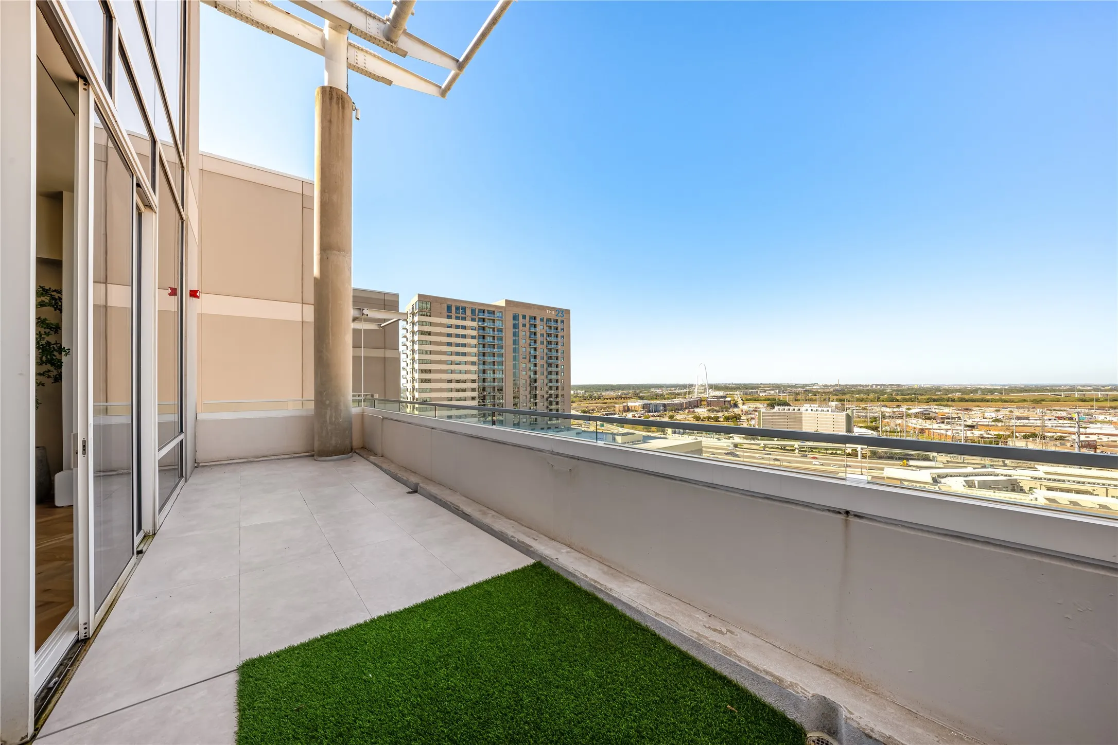 Condominium For Sale in Dallas County , 2408 Victory Park Lane 1442, Dallas, Texas 75219, 2 Bedroom, 3 Bathroom, 2 Garage spaces, 2,435 Sqft, built in 2005, mls#21404134, Real Estate Agent in Dallas, Homes For Sale in Dallas county, Homes For Sale in Dallas, Realtor in Dallas Texas, Real Estate Brokerage Independent Realty Texas, Luminita Cordes Realtor