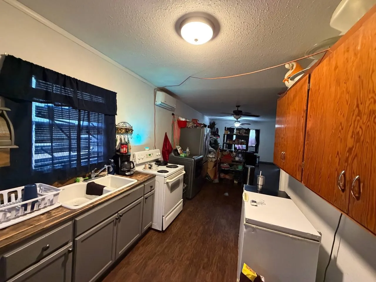 Single Family Residence For Sale in Nolan County , 406 E 12th Street, Sweetwater, Texas 79556, 2 Bedroom, 1 Bathroom, 2 Garage spaces, 938 Sqft, built in 1990, mls#21405487, Real Estate Agent in Sweetwater, Homes For Sale in Nolan county, Homes For Sale in Sweetwater, Realtor in Sweetwater Texas, Real Estate Brokerage Independent Realty Texas, Luminita Cordes Realtor