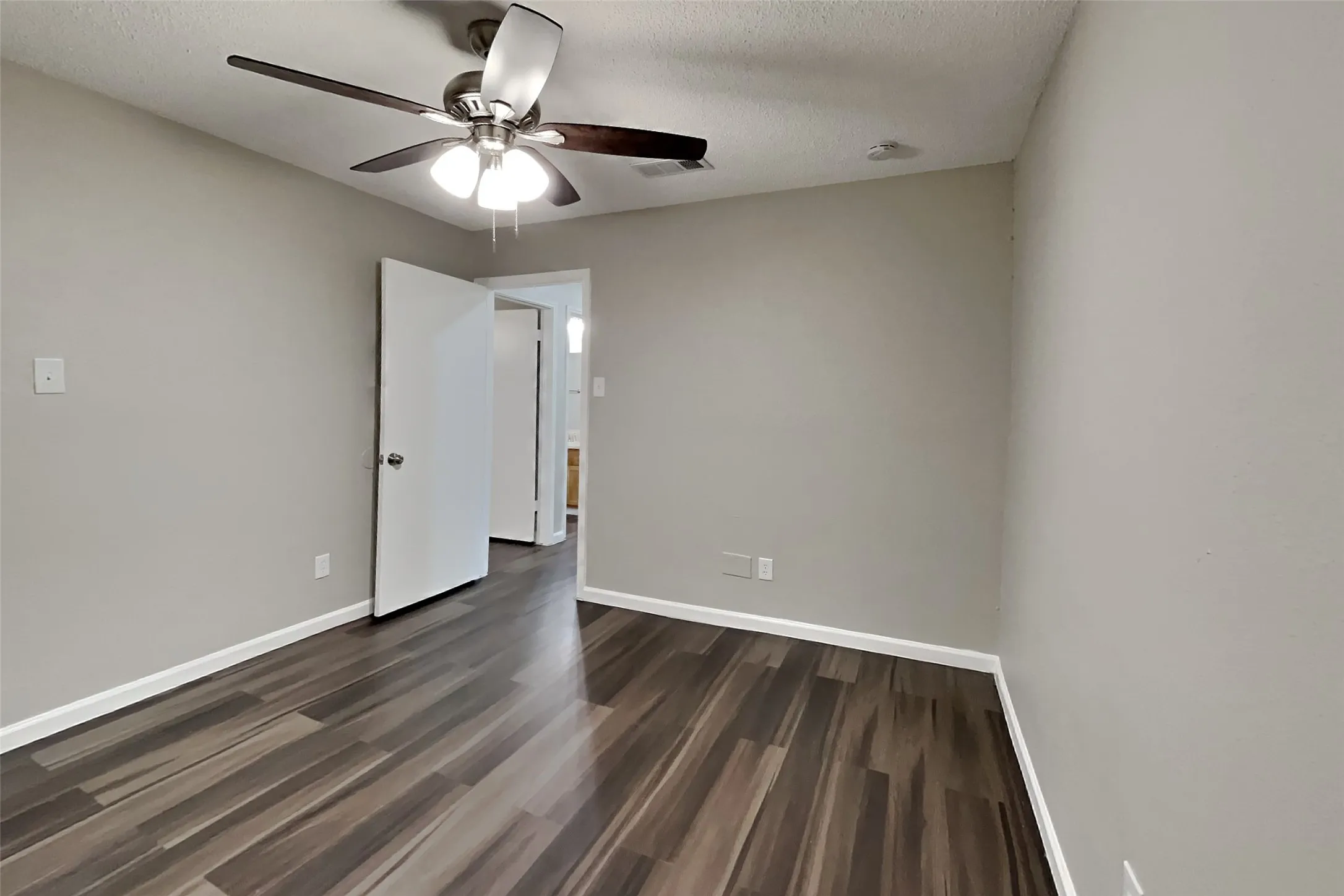 Single Family Residence For Rent in Dallas County , 3408 Beech Street, Rowlett, Texas 75089, 3 Bedroom, 2 Bathroom, 2 Garage spaces, 1,720 Sqft, built in 1986, mls#21404582, Real Estate Agent in Rowlett, Homes For Rent in Dallas county, Homes For Rent in Rowlett, Realtor in Rowlett Texas, Real Estate Brokerage Independent Realty Texas, Luminita Cordes Realtor