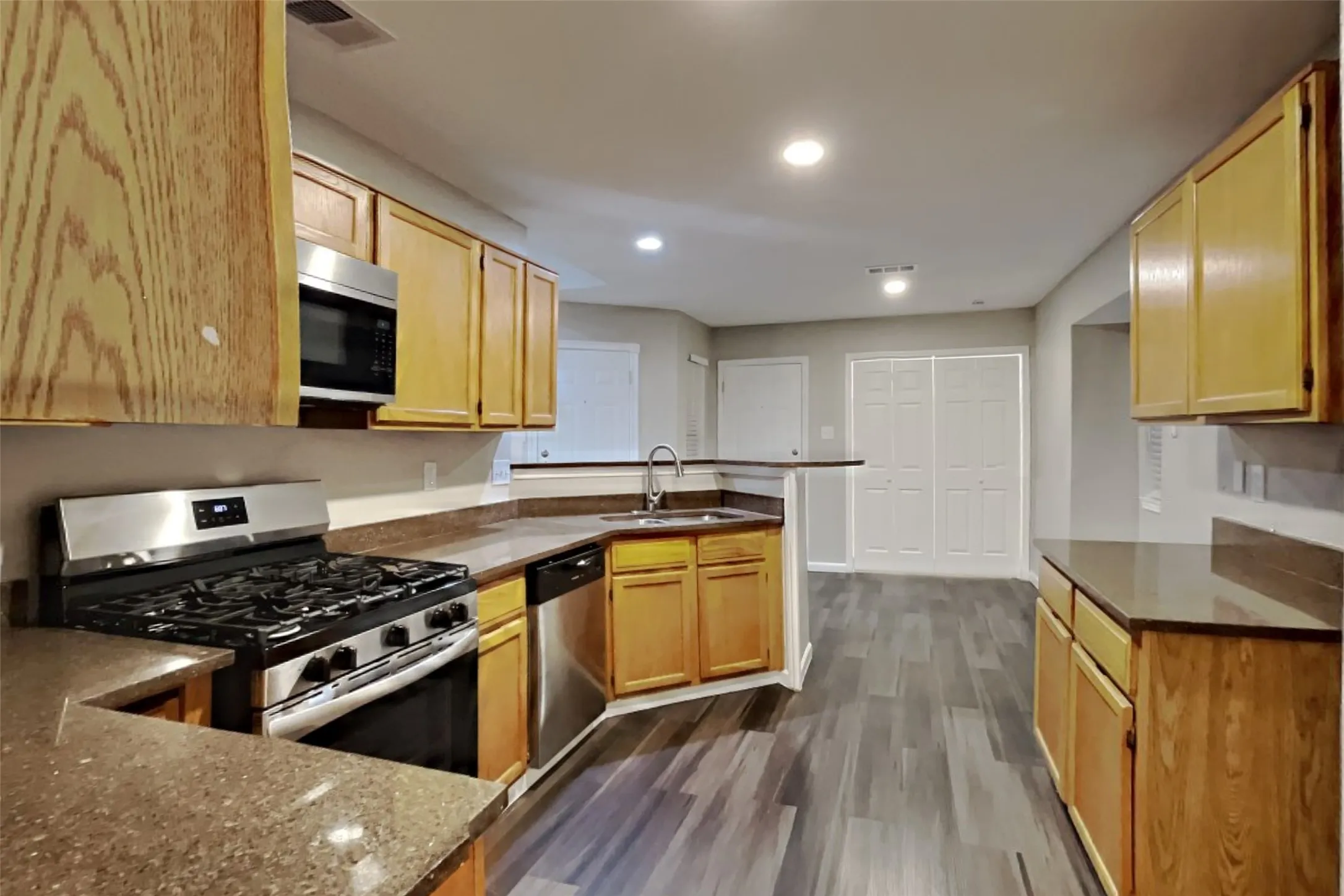 Single Family Residence For Rent in Dallas County , 3408 Beech Street, Rowlett, Texas 75089, 3 Bedroom, 2 Bathroom, 2 Garage spaces, 1,720 Sqft, built in 1986, mls#21404582, Real Estate Agent in Rowlett, Homes For Rent in Dallas county, Homes For Rent in Rowlett, Realtor in Rowlett Texas, Real Estate Brokerage Independent Realty Texas, Luminita Cordes Realtor