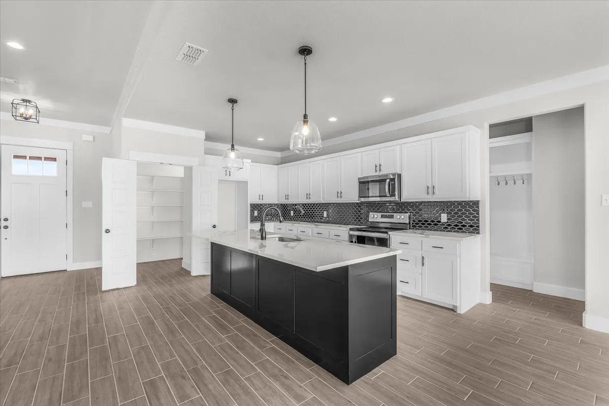 Single Family Residence For Sale in Parker County , 4020 Windy Point Ranch Road, Cresson, Texas 76035, 4 Bedroom, 2 Bathroom, 3 Garage spaces, 2,257 Sqft, built in 2022, mls#21371732, Real Estate Agent in Cresson, Homes For Sale in Parker county, Homes For Sale in Cresson, Realtor in Cresson Texas, Real Estate Brokerage Independent Realty Texas, Luminita Cordes Realtor