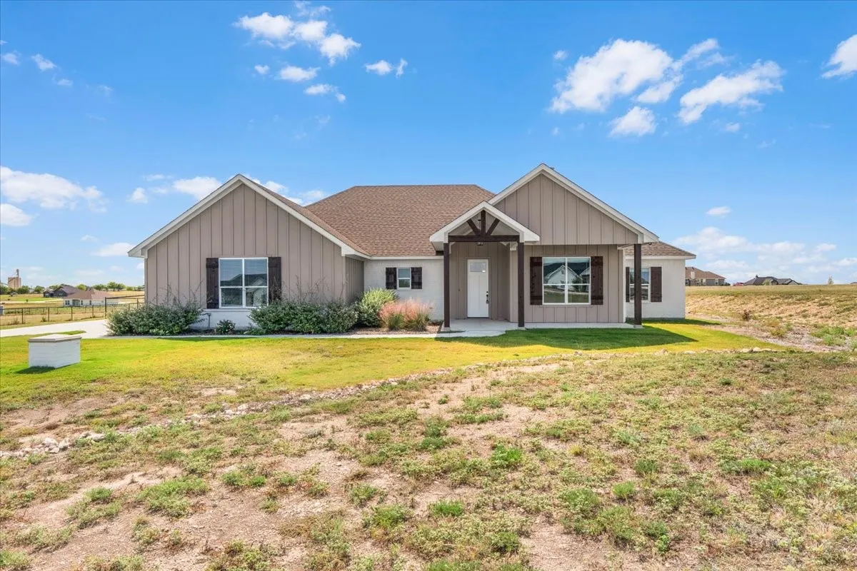 Single Family Residence For Sale in Parker County , 4020 Windy Point Ranch Road, Cresson, Texas 76035, 4 Bedroom, 2 Bathroom, 3 Garage spaces, 2,257 Sqft, built in 2022, mls#21371732, Real Estate Agent in Cresson, Homes For Sale in Parker county, Homes For Sale in Cresson, Realtor in Cresson Texas, Real Estate Brokerage Independent Realty Texas, Luminita Cordes Realtor