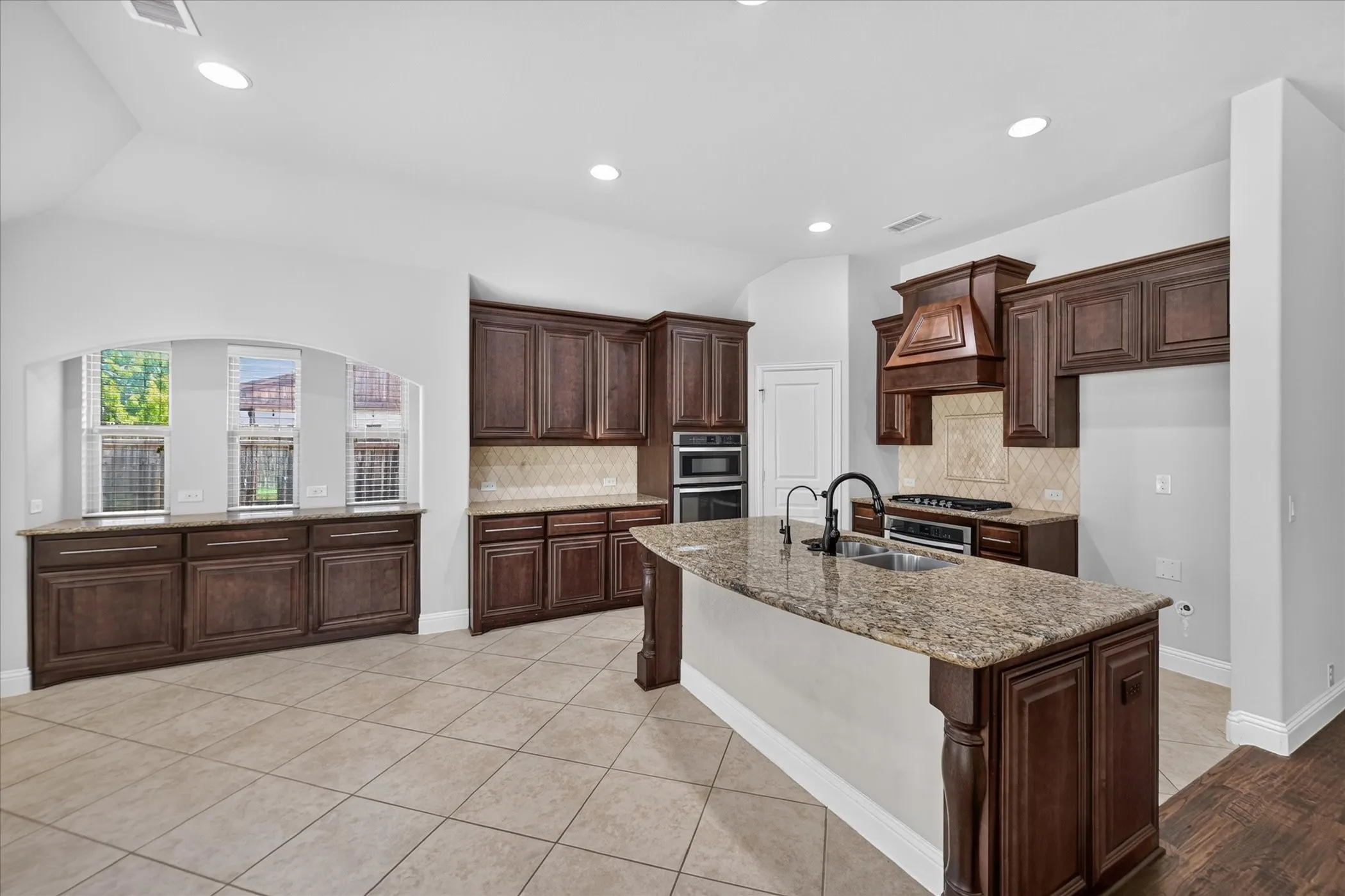 Single Family Residence For Rent in Collin County , 911 Birchwood Drive, Wylie, Texas 75098, 4 Bedroom, 3 Bathroom, 2 Garage spaces, 3,280 Sqft, built in 2016, mls#21405490, Real Estate Agent in Wylie, Homes For Rent in Collin county, Homes For Rent in Wylie, Realtor in Wylie Texas, Real Estate Brokerage Independent Realty Texas, Luminita Cordes Realtor