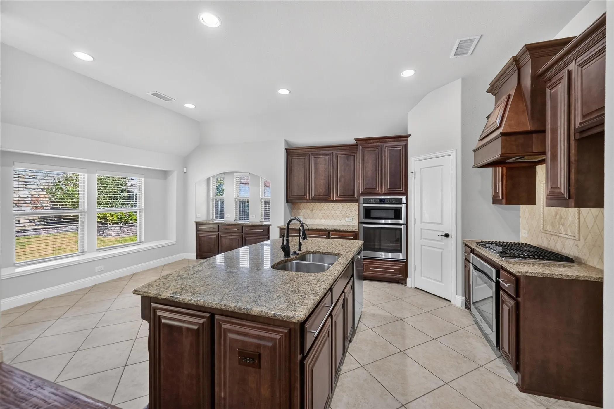 Single Family Residence For Rent in Collin County , 911 Birchwood Drive, Wylie, Texas 75098, 4 Bedroom, 3 Bathroom, 2 Garage spaces, 3,280 Sqft, built in 2016, mls#21405490, Real Estate Agent in Wylie, Homes For Rent in Collin county, Homes For Rent in Wylie, Realtor in Wylie Texas, Real Estate Brokerage Independent Realty Texas, Luminita Cordes Realtor