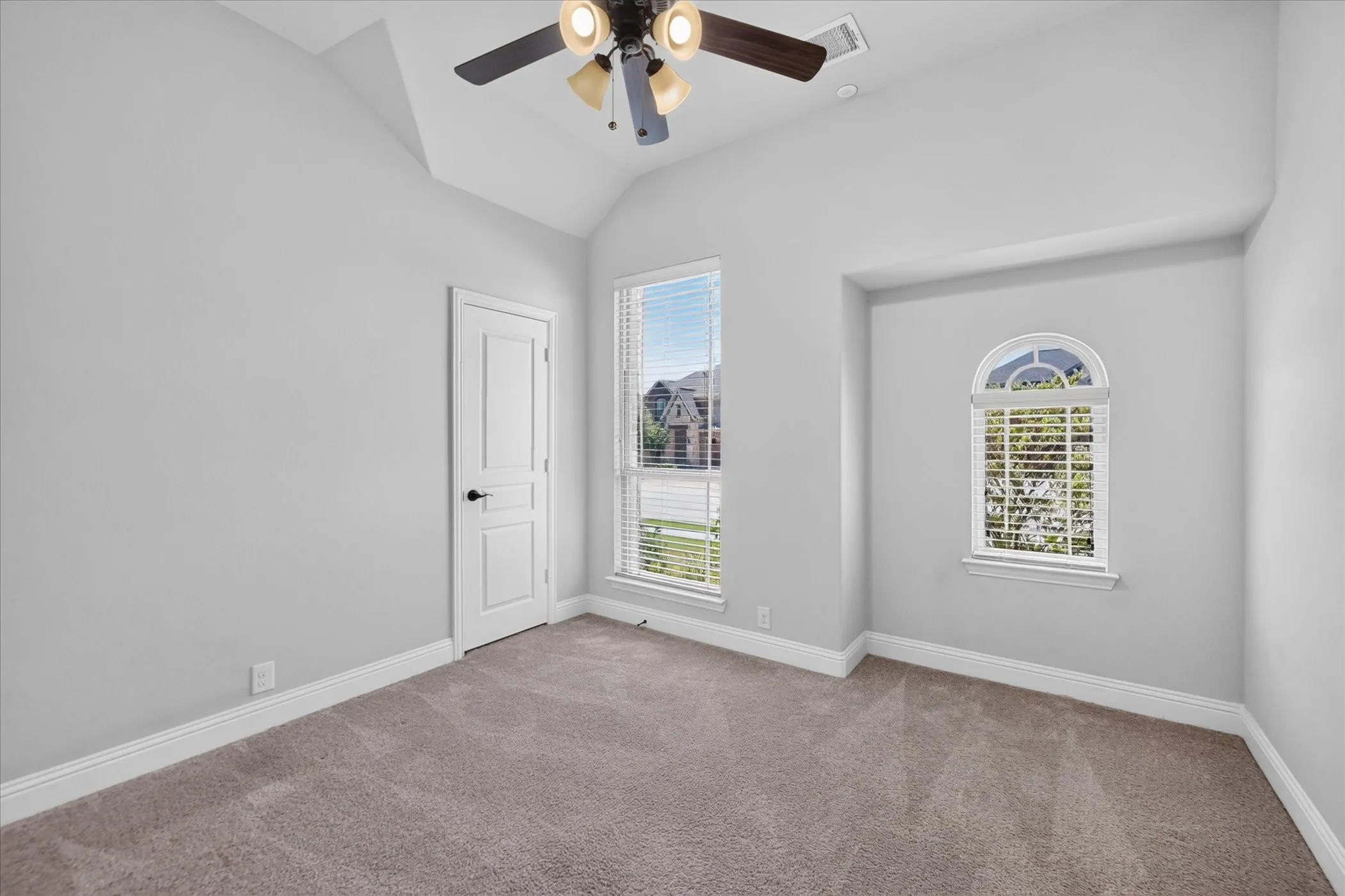 Single Family Residence For Rent in Collin County , 911 Birchwood Drive, Wylie, Texas 75098, 4 Bedroom, 3 Bathroom, 2 Garage spaces, 3,280 Sqft, built in 2016, mls#21405490, Real Estate Agent in Wylie, Homes For Rent in Collin county, Homes For Rent in Wylie, Realtor in Wylie Texas, Real Estate Brokerage Independent Realty Texas, Luminita Cordes Realtor