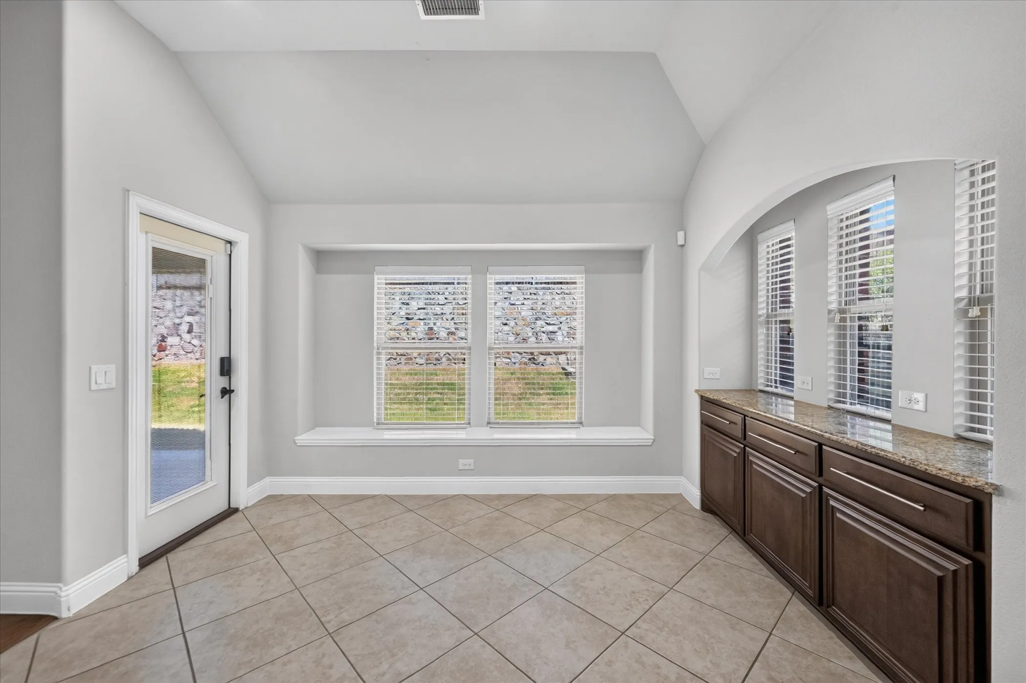 Single Family Residence For Rent in Collin County , 911 Birchwood Drive, Wylie, Texas 75098, 4 Bedroom, 3 Bathroom, 2 Garage spaces, 3,280 Sqft, built in 2016, mls#21405490, Real Estate Agent in Wylie, Homes For Rent in Collin county, Homes For Rent in Wylie, Realtor in Wylie Texas, Real Estate Brokerage Independent Realty Texas, Luminita Cordes Realtor