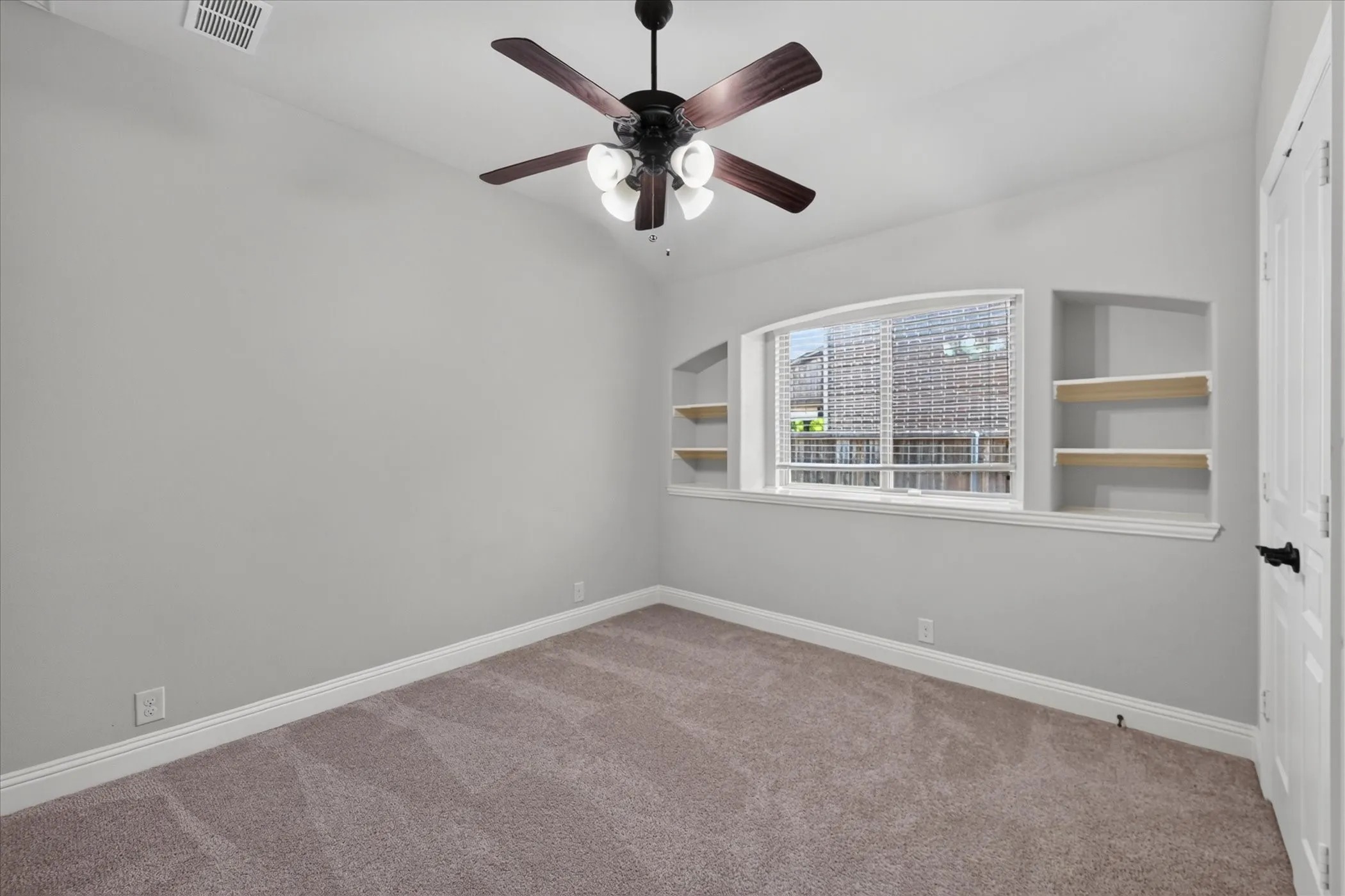 Single Family Residence For Rent in Collin County , 911 Birchwood Drive, Wylie, Texas 75098, 4 Bedroom, 3 Bathroom, 2 Garage spaces, 3,280 Sqft, built in 2016, mls#21405490, Real Estate Agent in Wylie, Homes For Rent in Collin county, Homes For Rent in Wylie, Realtor in Wylie Texas, Real Estate Brokerage Independent Realty Texas, Luminita Cordes Realtor