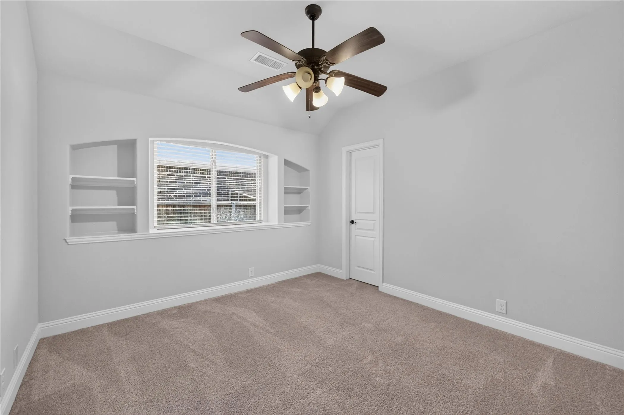 Single Family Residence For Rent in Collin County , 911 Birchwood Drive, Wylie, Texas 75098, 4 Bedroom, 3 Bathroom, 2 Garage spaces, 3,280 Sqft, built in 2016, mls#21405490, Real Estate Agent in Wylie, Homes For Rent in Collin county, Homes For Rent in Wylie, Realtor in Wylie Texas, Real Estate Brokerage Independent Realty Texas, Luminita Cordes Realtor