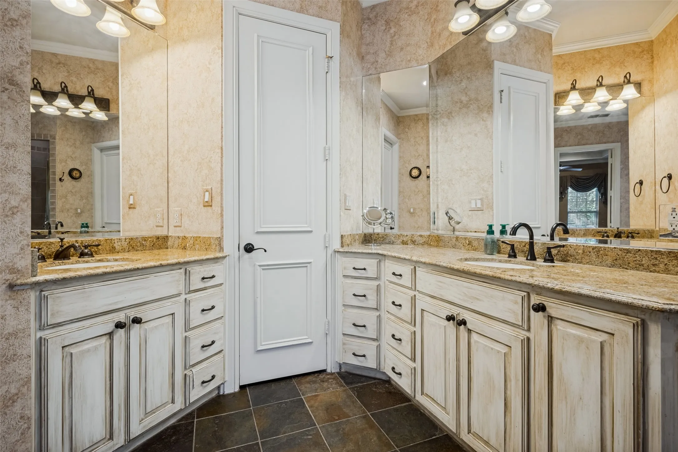 Single Family Residence For Sale in Denton County , 3824 La Mancha Lane, Denton, Texas 76205, 5 Bedroom, 5 Bathroom, 3 Garage spaces, 4,779 Sqft, built in 1999, mls#21404529, Real Estate Agent in Denton, Homes For Sale in Denton county, Homes For Sale in Denton, Realtor in Denton Texas, Real Estate Brokerage Independent Realty Texas, Luminita Cordes Realtor