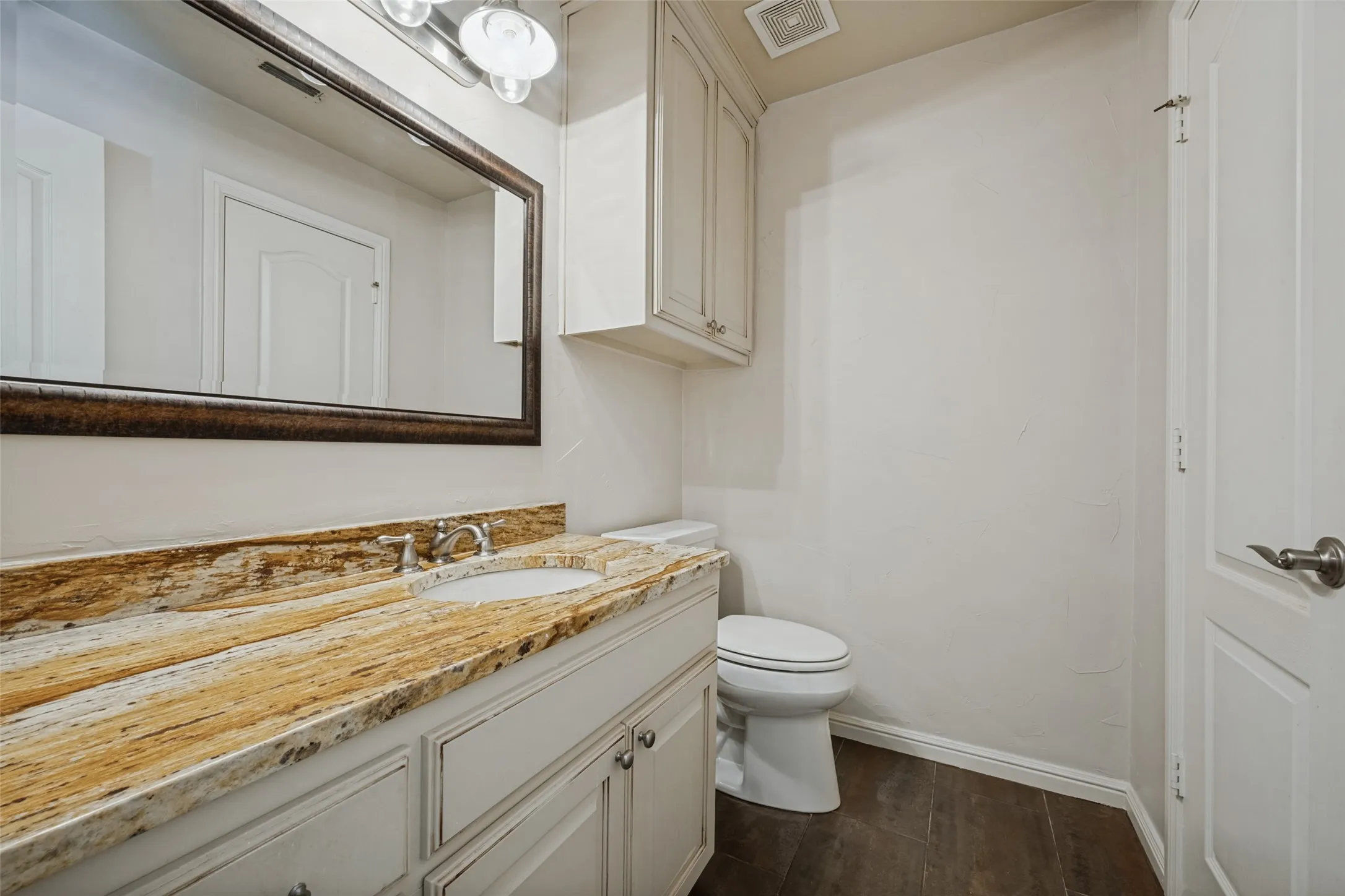 Single Family Residence For Sale in Denton County , 3824 La Mancha Lane, Denton, Texas 76205, 5 Bedroom, 5 Bathroom, 3 Garage spaces, 4,779 Sqft, built in 1999, mls#21404529, Real Estate Agent in Denton, Homes For Sale in Denton county, Homes For Sale in Denton, Realtor in Denton Texas, Real Estate Brokerage Independent Realty Texas, Luminita Cordes Realtor