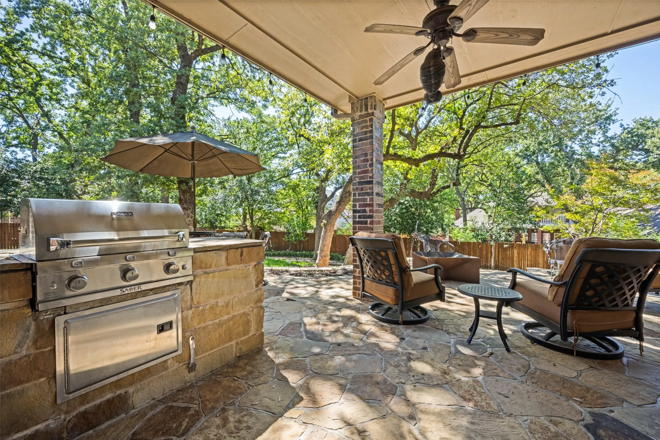 Single Family Residence For Sale in Denton County , 3824 La Mancha Lane, Denton, Texas 76205, 5 Bedroom, 5 Bathroom, 3 Garage spaces, 4,779 Sqft, built in 1999, mls#21404529, Real Estate Agent in Denton, Homes For Sale in Denton county, Homes For Sale in Denton, Realtor in Denton Texas, Real Estate Brokerage Independent Realty Texas, Luminita Cordes Realtor