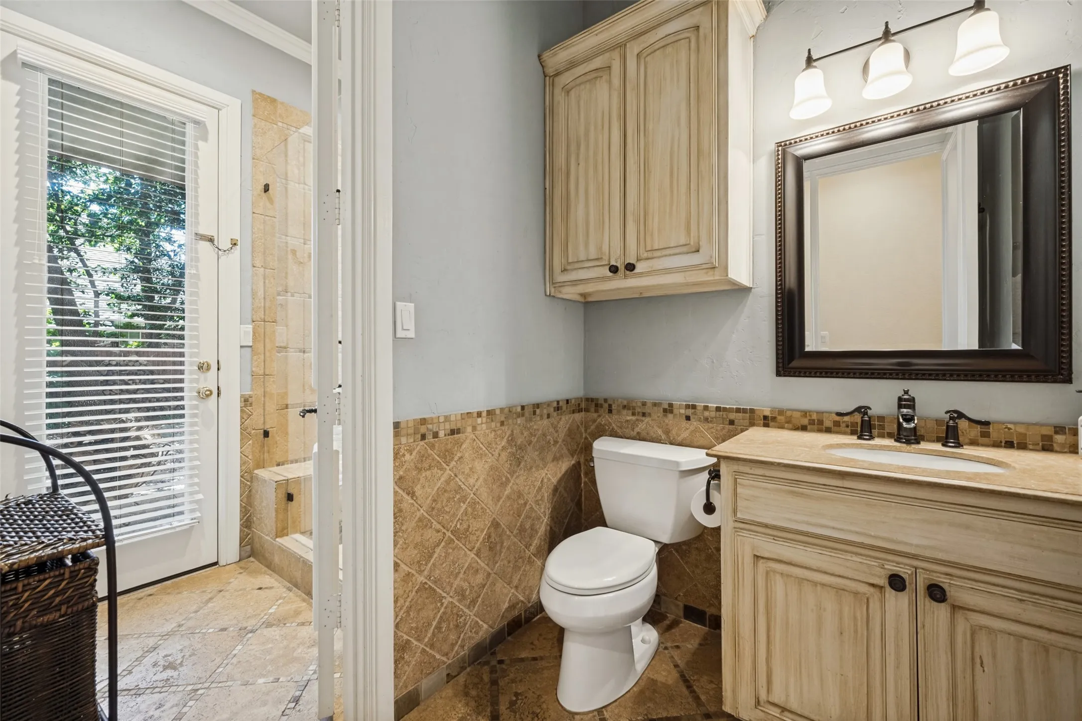 Single Family Residence For Sale in Denton County , 3824 La Mancha Lane, Denton, Texas 76205, 5 Bedroom, 5 Bathroom, 3 Garage spaces, 4,779 Sqft, built in 1999, mls#21404529, Real Estate Agent in Denton, Homes For Sale in Denton county, Homes For Sale in Denton, Realtor in Denton Texas, Real Estate Brokerage Independent Realty Texas, Luminita Cordes Realtor