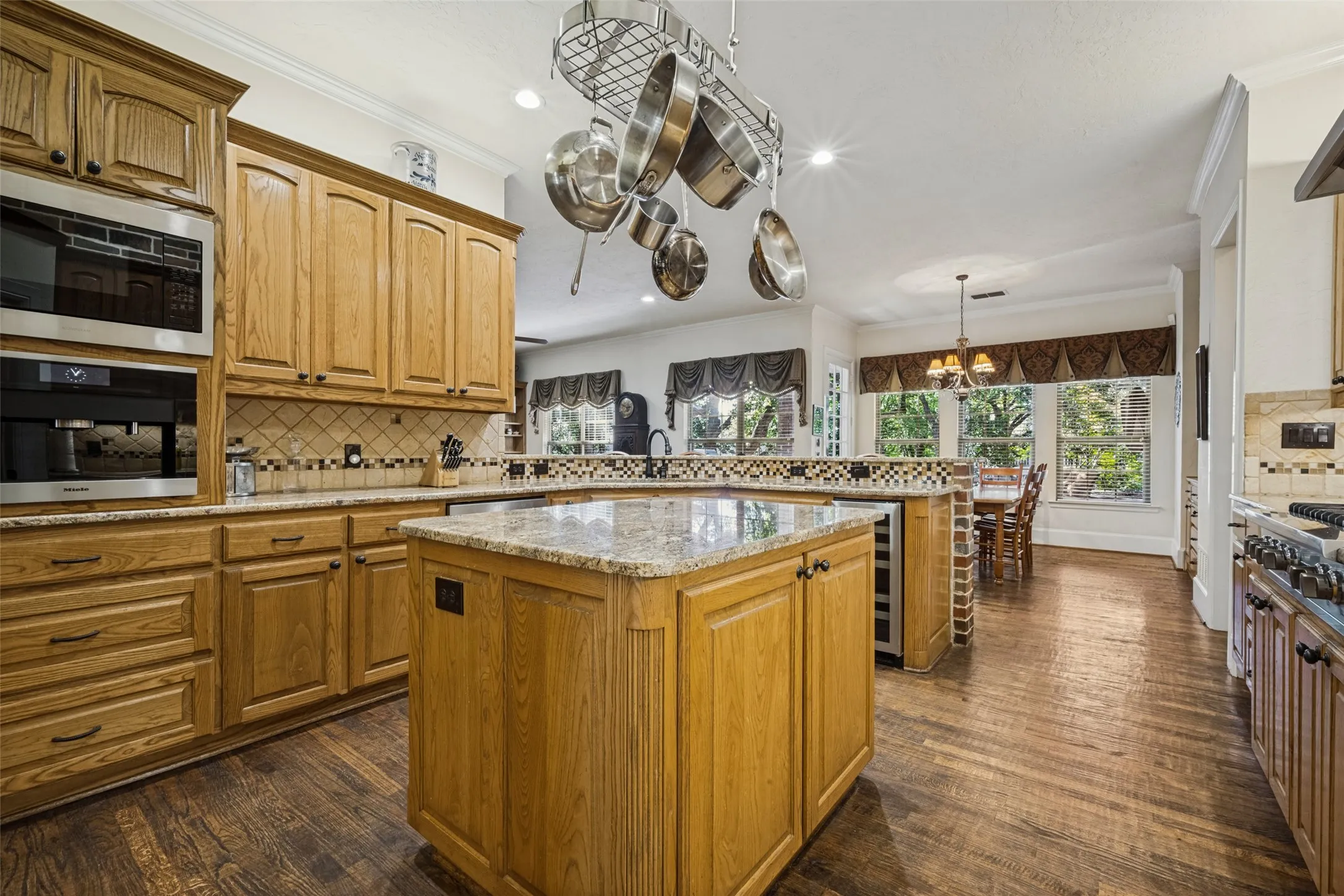 Single Family Residence For Sale in Denton County , 3824 La Mancha Lane, Denton, Texas 76205, 5 Bedroom, 5 Bathroom, 3 Garage spaces, 4,779 Sqft, built in 1999, mls#21404529, Real Estate Agent in Denton, Homes For Sale in Denton county, Homes For Sale in Denton, Realtor in Denton Texas, Real Estate Brokerage Independent Realty Texas, Luminita Cordes Realtor