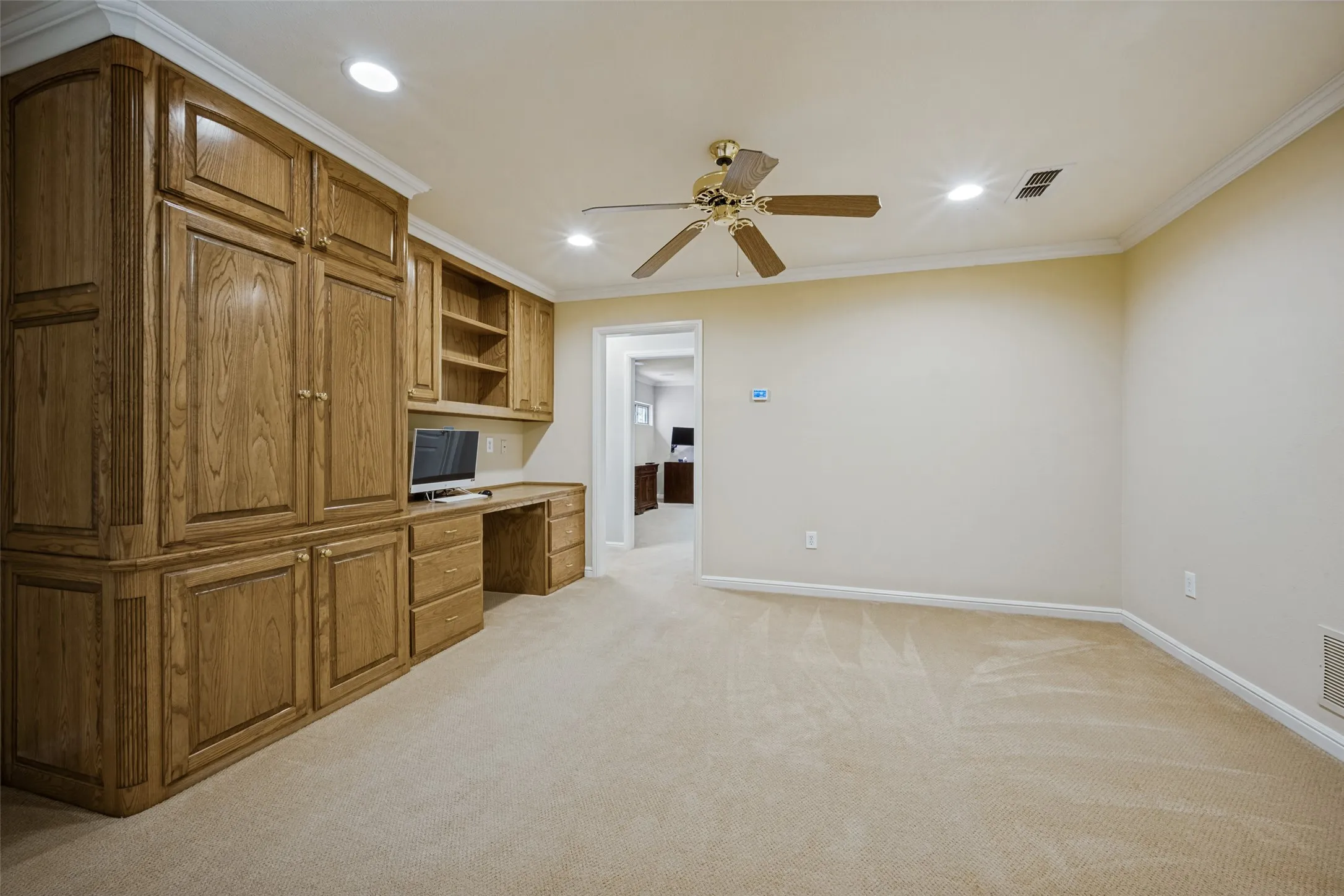 Single Family Residence For Sale in Denton County , 3824 La Mancha Lane, Denton, Texas 76205, 5 Bedroom, 5 Bathroom, 3 Garage spaces, 4,779 Sqft, built in 1999, mls#21404529, Real Estate Agent in Denton, Homes For Sale in Denton county, Homes For Sale in Denton, Realtor in Denton Texas, Real Estate Brokerage Independent Realty Texas, Luminita Cordes Realtor