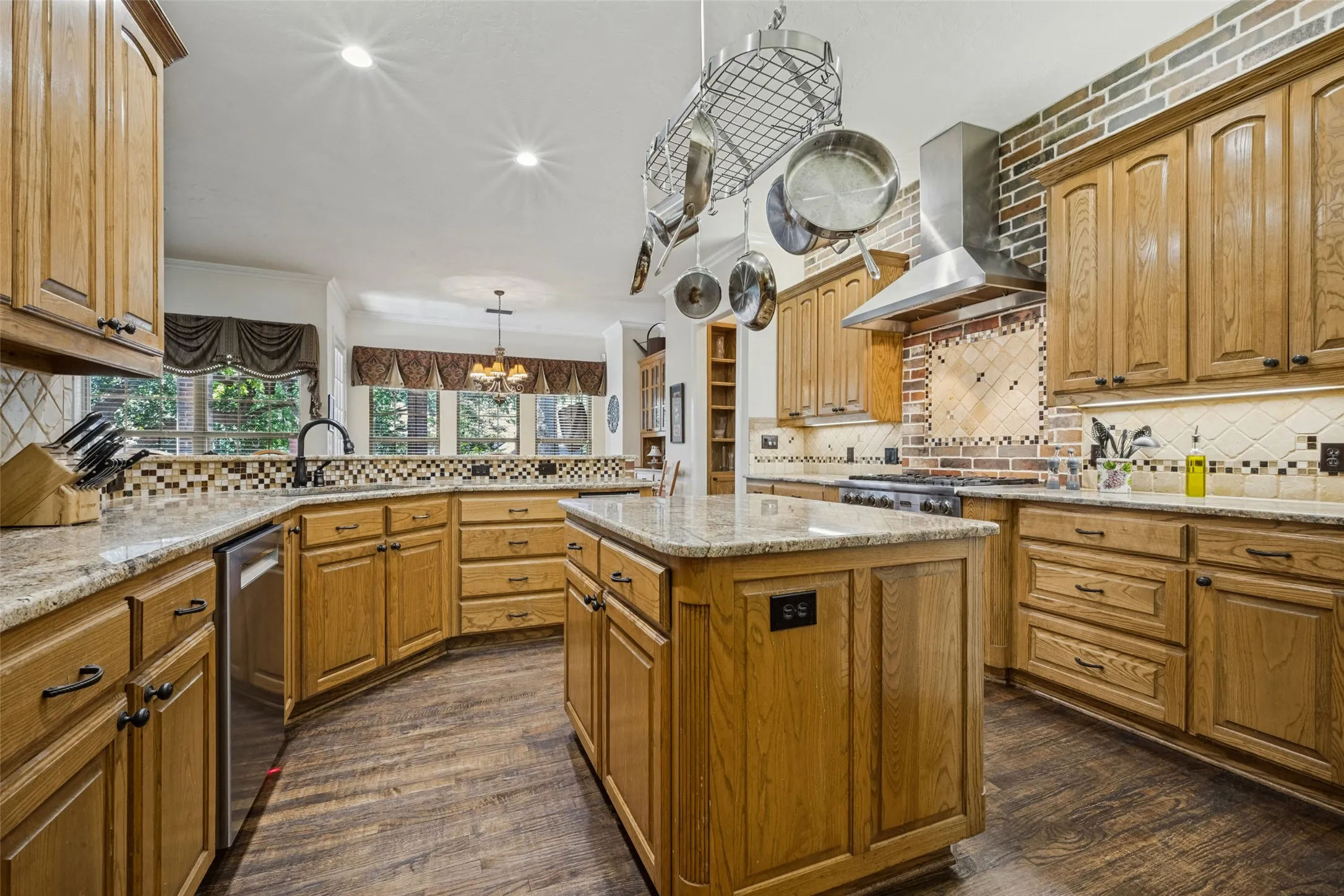Single Family Residence For Sale in Denton County , 3824 La Mancha Lane, Denton, Texas 76205, 5 Bedroom, 5 Bathroom, 3 Garage spaces, 4,779 Sqft, built in 1999, mls#21404529, Real Estate Agent in Denton, Homes For Sale in Denton county, Homes For Sale in Denton, Realtor in Denton Texas, Real Estate Brokerage Independent Realty Texas, Luminita Cordes Realtor