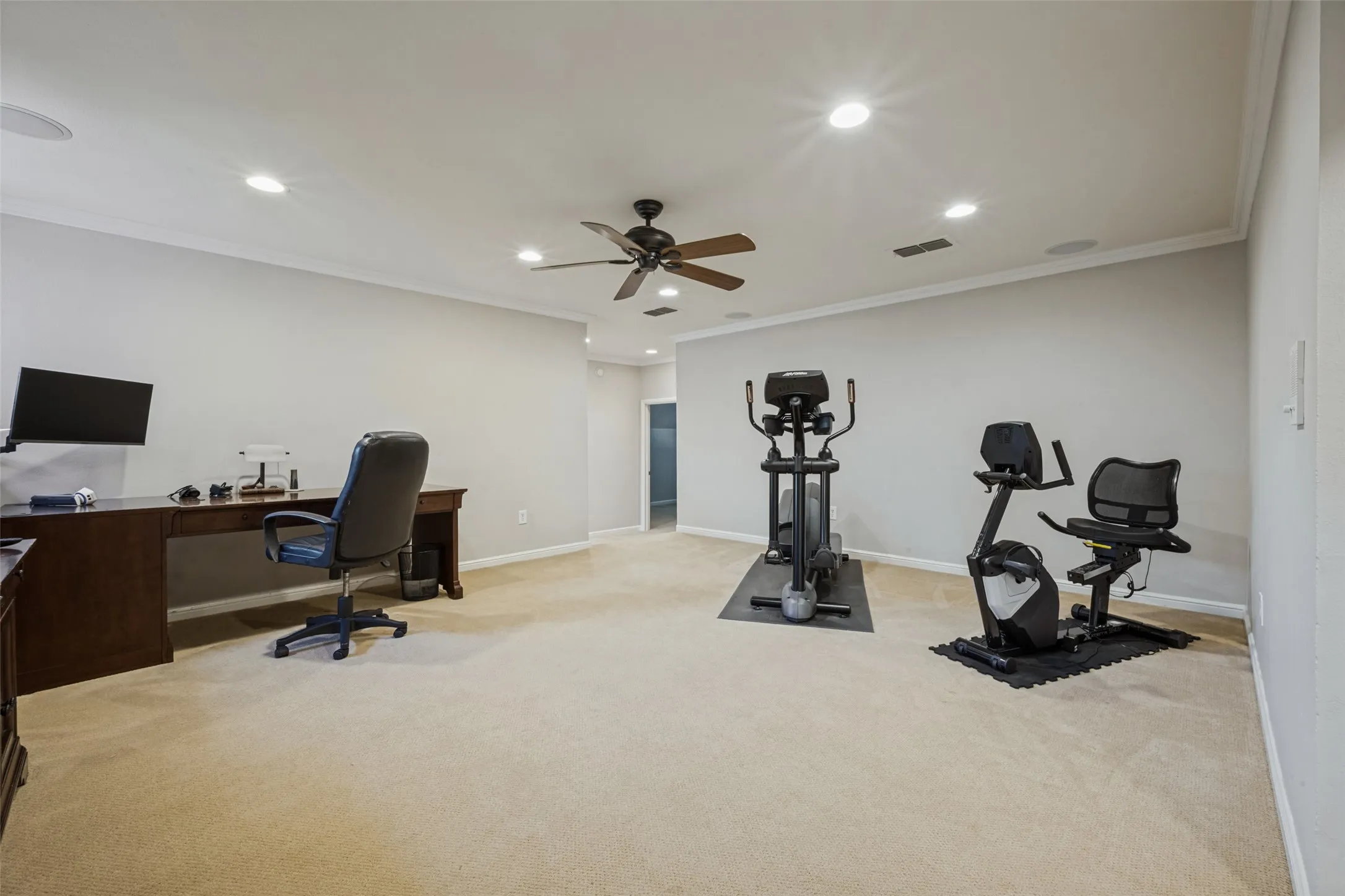 Single Family Residence For Sale in Denton County , 3824 La Mancha Lane, Denton, Texas 76205, 5 Bedroom, 5 Bathroom, 3 Garage spaces, 4,779 Sqft, built in 1999, mls#21404529, Real Estate Agent in Denton, Homes For Sale in Denton county, Homes For Sale in Denton, Realtor in Denton Texas, Real Estate Brokerage Independent Realty Texas, Luminita Cordes Realtor