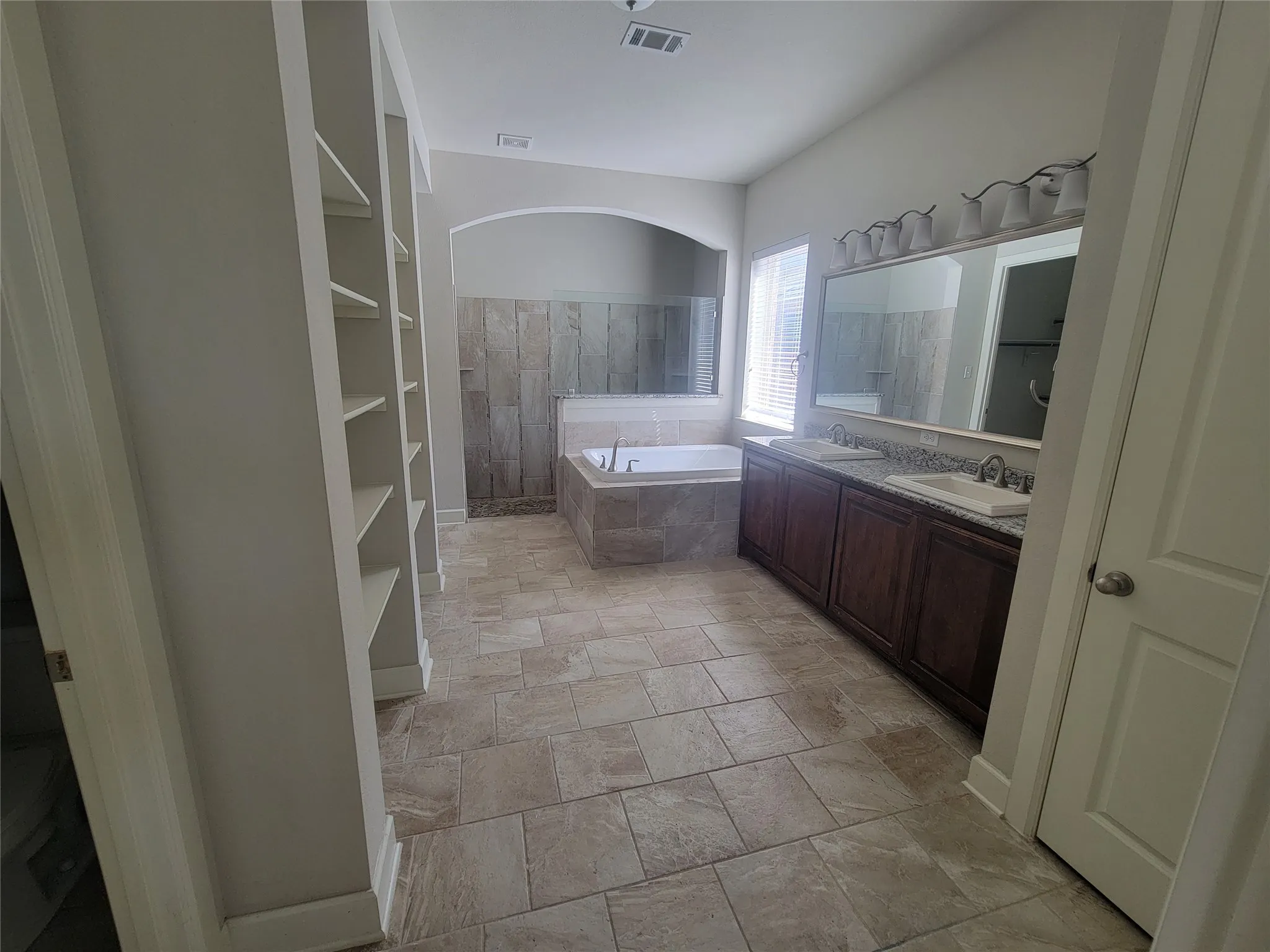 Single Family Residence For Rent in Tarrant County , 1023 Winter Fire Way, Arlington, Texas 76005, 5 Bedroom, 4 Bathroom, 2 Garage spaces, 3,566 Sqft, built in 2014, mls#21402861, Real Estate Agent in Arlington, Homes For Rent in Tarrant county, Homes For Rent in Arlington, Realtor in Arlington Texas, Real Estate Brokerage Independent Realty Texas, Luminita Cordes Realtor