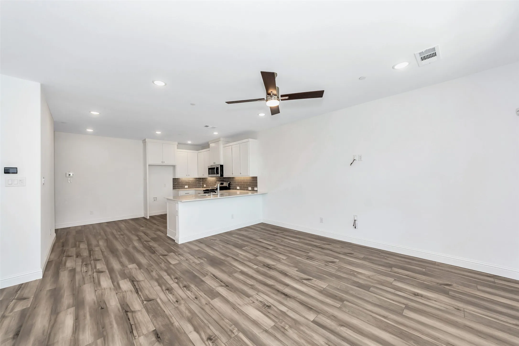 Townhouse For Rent in Tarrant County , 4413 Union Street, North Richland Hills, Texas 76180, 3 Bedroom, 3 Bathroom, 2 Garage spaces, 1,671 Sqft, built in 2023, mls#21405505, Real Estate Agent in North Richland Hills, Homes For Rent in Tarrant county, Homes For Rent in North Richland Hills, Realtor in North Richland Hills Texas, Real Estate Brokerage Independent Realty Texas, Luminita Cordes Realtor