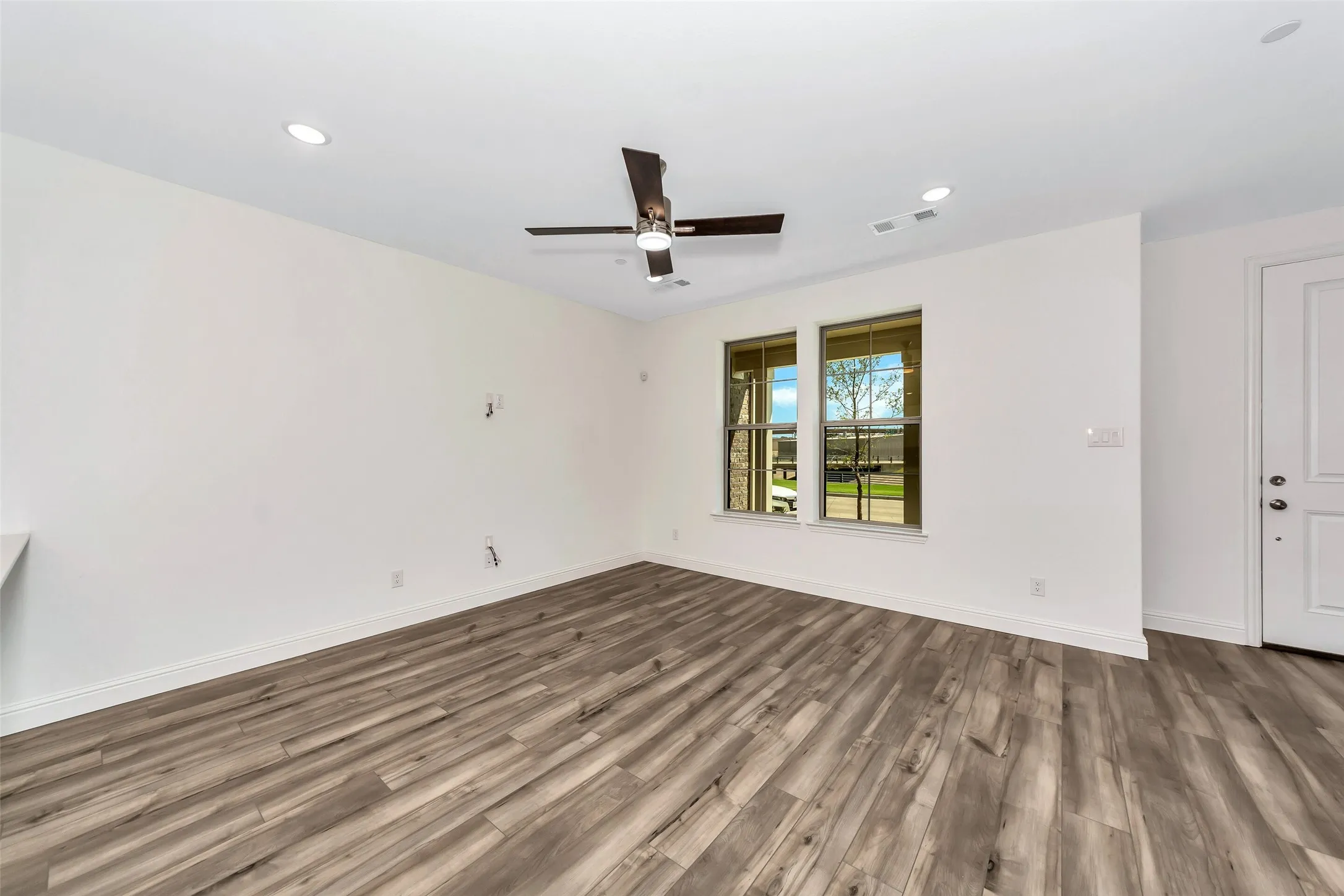 Townhouse For Rent in Tarrant County , 4413 Union Street, North Richland Hills, Texas 76180, 3 Bedroom, 3 Bathroom, 2 Garage spaces, 1,671 Sqft, built in 2023, mls#21405505, Real Estate Agent in North Richland Hills, Homes For Rent in Tarrant county, Homes For Rent in North Richland Hills, Realtor in North Richland Hills Texas, Real Estate Brokerage Independent Realty Texas, Luminita Cordes Realtor