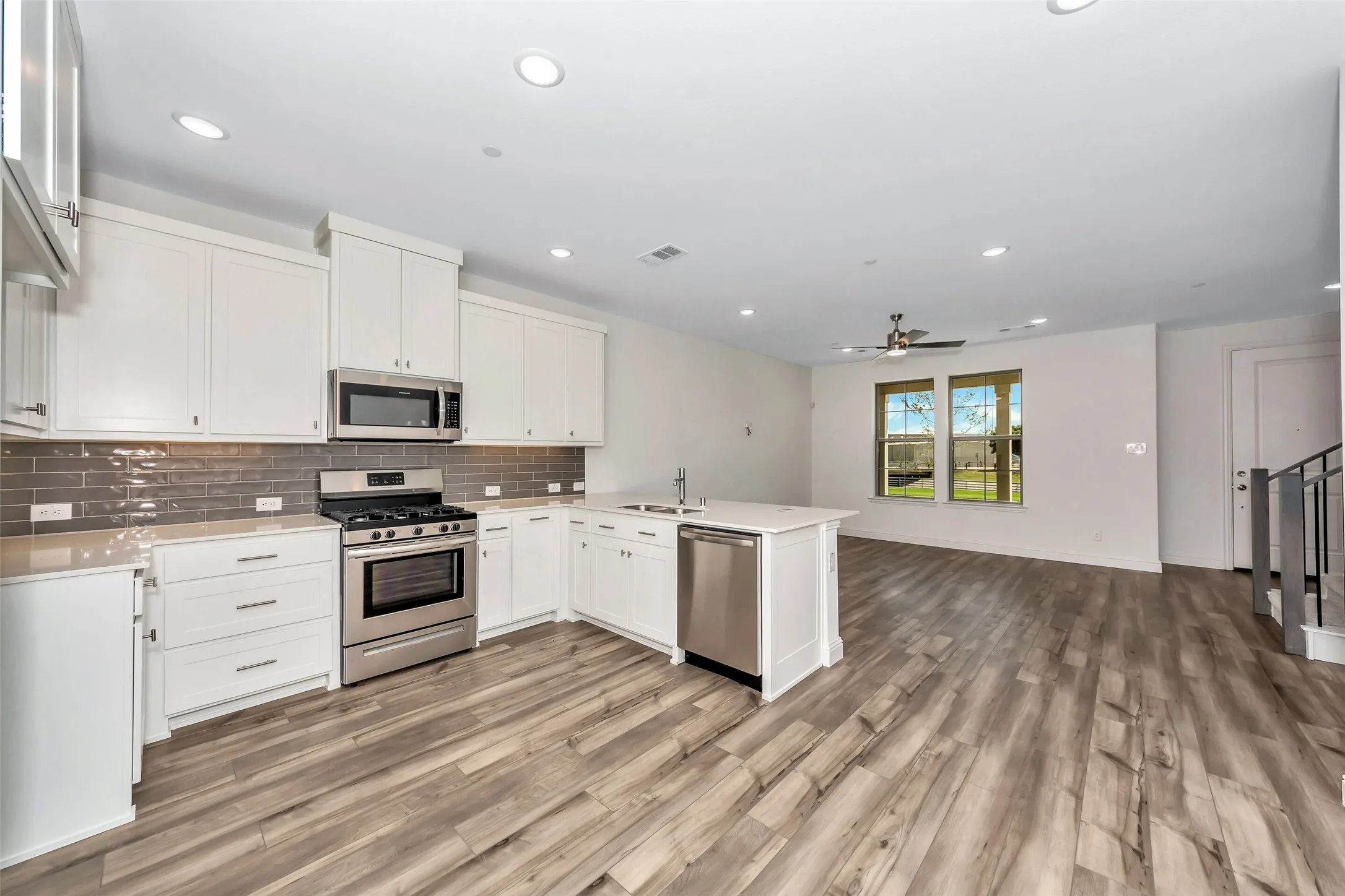 Townhouse For Rent in Tarrant County , 4413 Union Street, North Richland Hills, Texas 76180, 3 Bedroom, 3 Bathroom, 2 Garage spaces, 1,671 Sqft, built in 2023, mls#21405505, Real Estate Agent in North Richland Hills, Homes For Rent in Tarrant county, Homes For Rent in North Richland Hills, Realtor in North Richland Hills Texas, Real Estate Brokerage Independent Realty Texas, Luminita Cordes Realtor