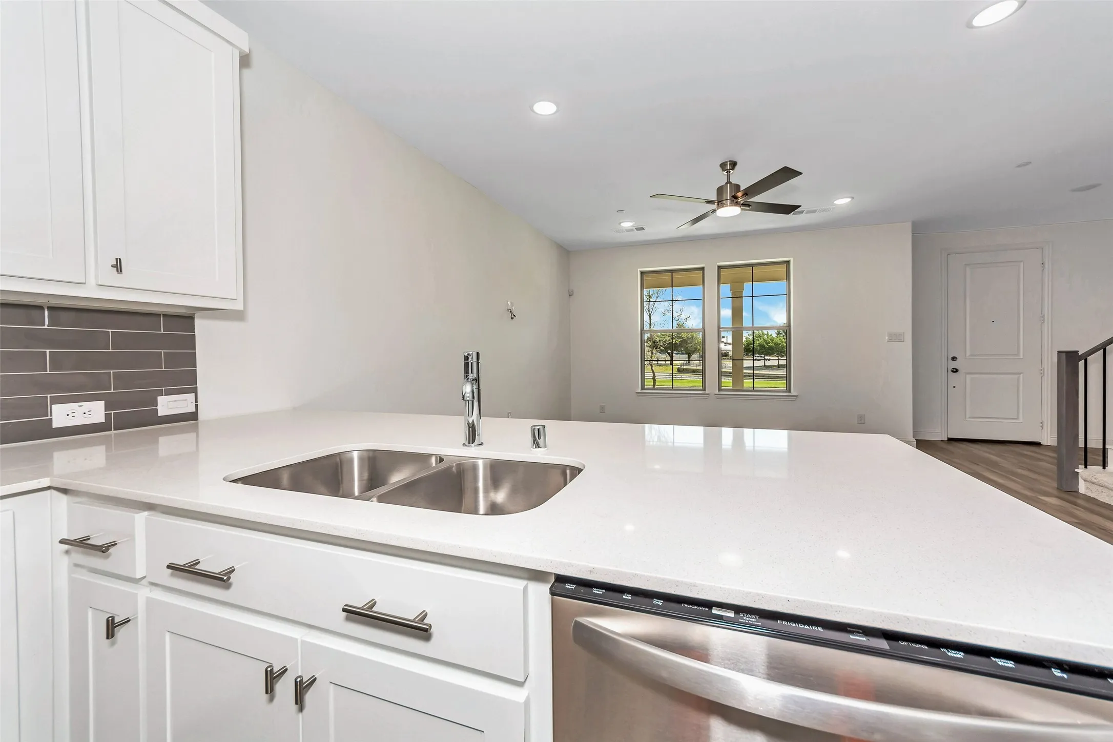 Townhouse For Rent in Tarrant County , 4413 Union Street, North Richland Hills, Texas 76180, 3 Bedroom, 3 Bathroom, 2 Garage spaces, 1,671 Sqft, built in 2023, mls#21405505, Real Estate Agent in North Richland Hills, Homes For Rent in Tarrant county, Homes For Rent in North Richland Hills, Realtor in North Richland Hills Texas, Real Estate Brokerage Independent Realty Texas, Luminita Cordes Realtor