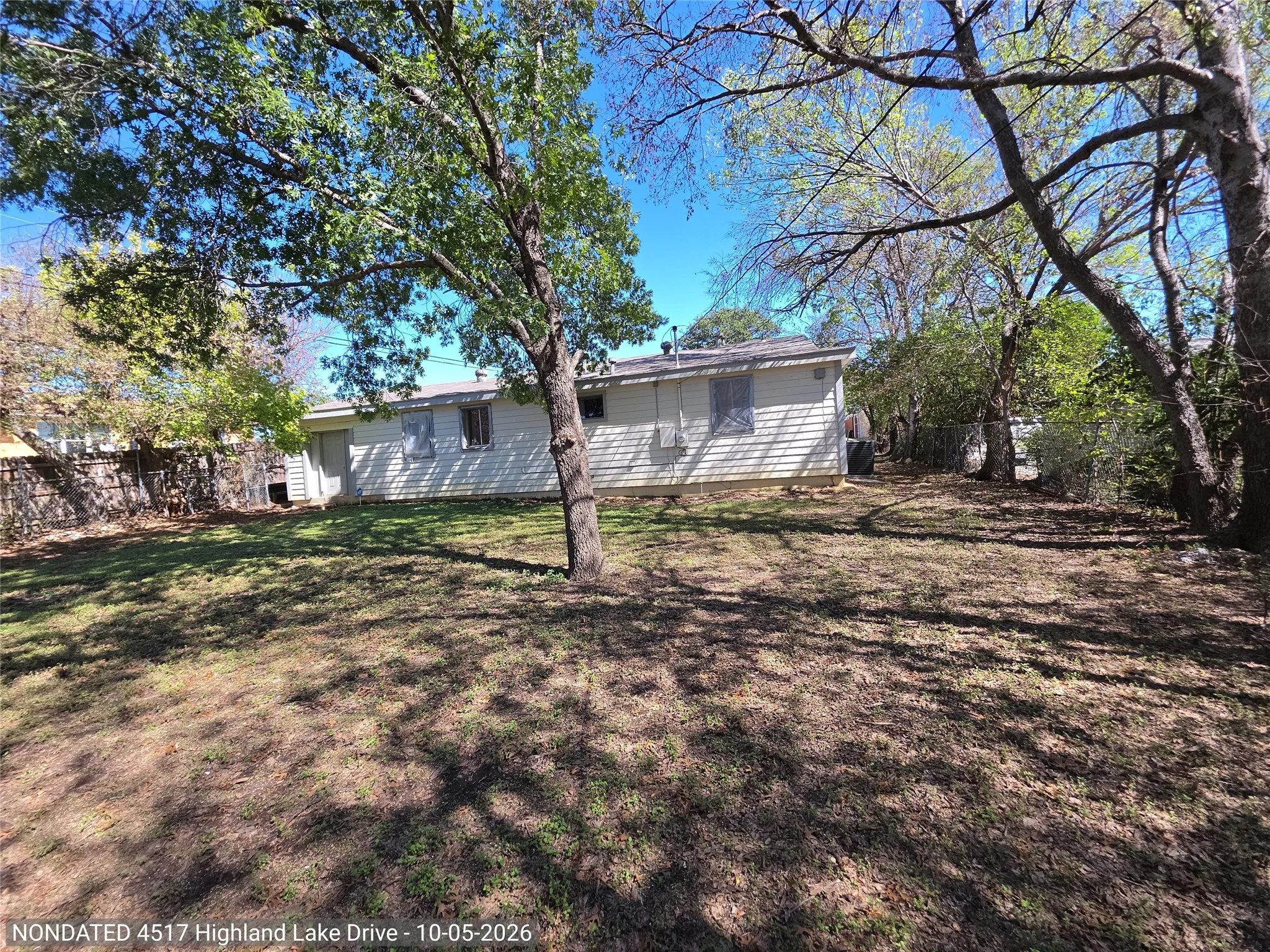 Single Family Residence For Sale in Tarrant County , 4517 Highland Lake Drive, Lake Worth, Texas 76135, 3 Bedroom, 1 Bathroom, Garage spaces, 1,546 Sqft, built in 1959, mls#21403826, Real Estate Agent in Lake Worth, Homes For Sale in Tarrant county, Homes For Sale in Lake Worth, Realtor in Lake Worth Texas, Real Estate Brokerage Independent Realty Texas, Luminita Cordes Realtor