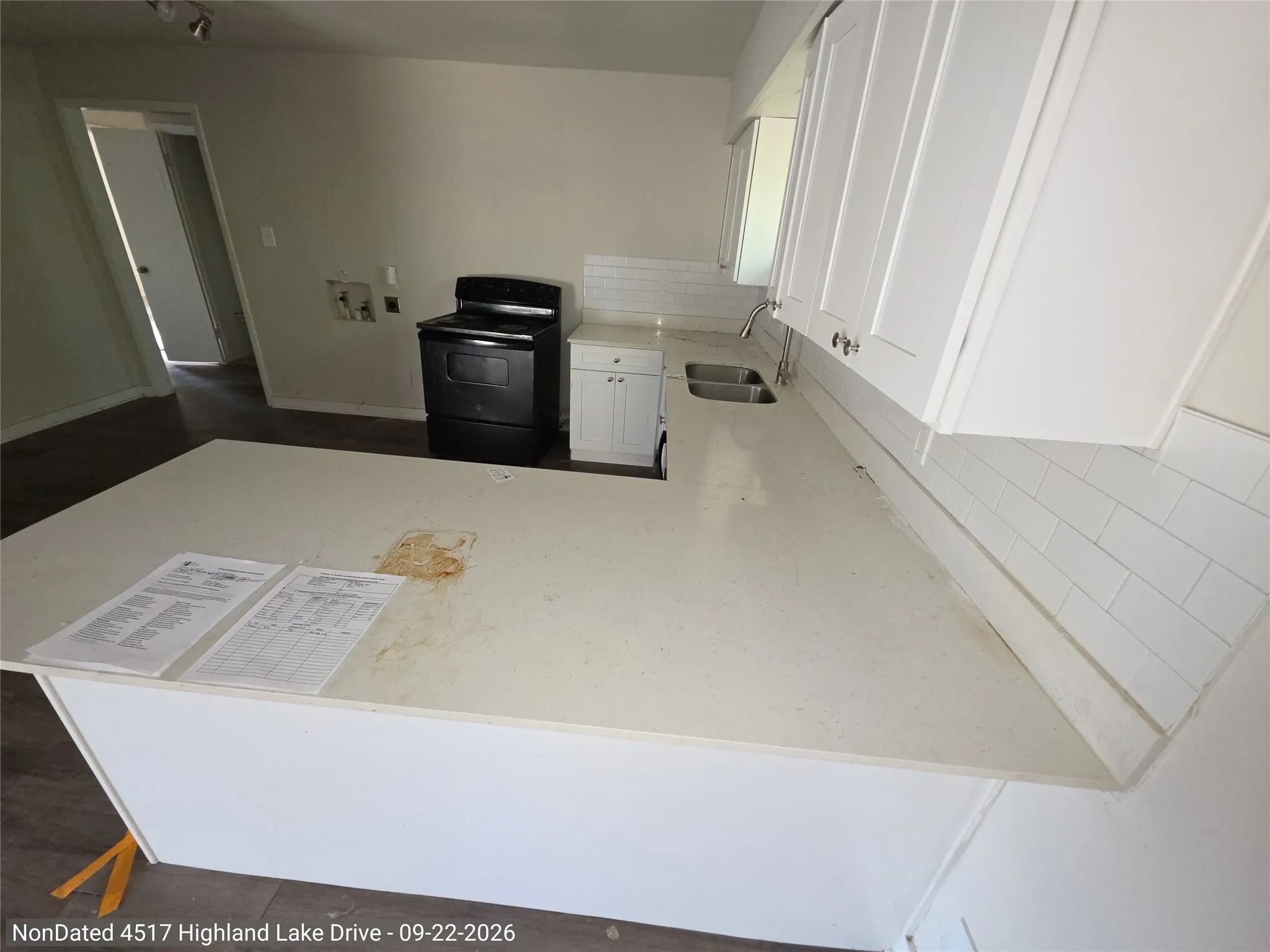 Single Family Residence For Sale in Tarrant County , 4517 Highland Lake Drive, Lake Worth, Texas 76135, 3 Bedroom, 1 Bathroom, Garage spaces, 1,546 Sqft, built in 1959, mls#21403826, Real Estate Agent in Lake Worth, Homes For Sale in Tarrant county, Homes For Sale in Lake Worth, Realtor in Lake Worth Texas, Real Estate Brokerage Independent Realty Texas, Luminita Cordes Realtor