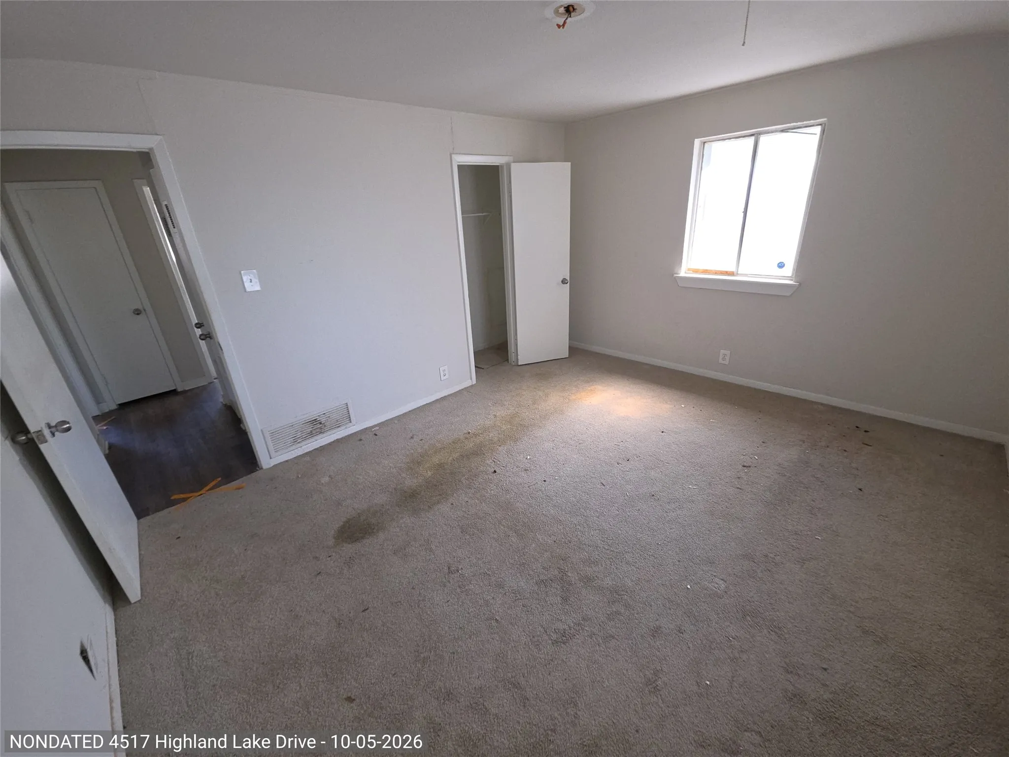 Single Family Residence For Sale in Tarrant County , 4517 Highland Lake Drive, Lake Worth, Texas 76135, 3 Bedroom, 1 Bathroom, Garage spaces, 1,546 Sqft, built in 1959, mls#21403826, Real Estate Agent in Lake Worth, Homes For Sale in Tarrant county, Homes For Sale in Lake Worth, Realtor in Lake Worth Texas, Real Estate Brokerage Independent Realty Texas, Luminita Cordes Realtor