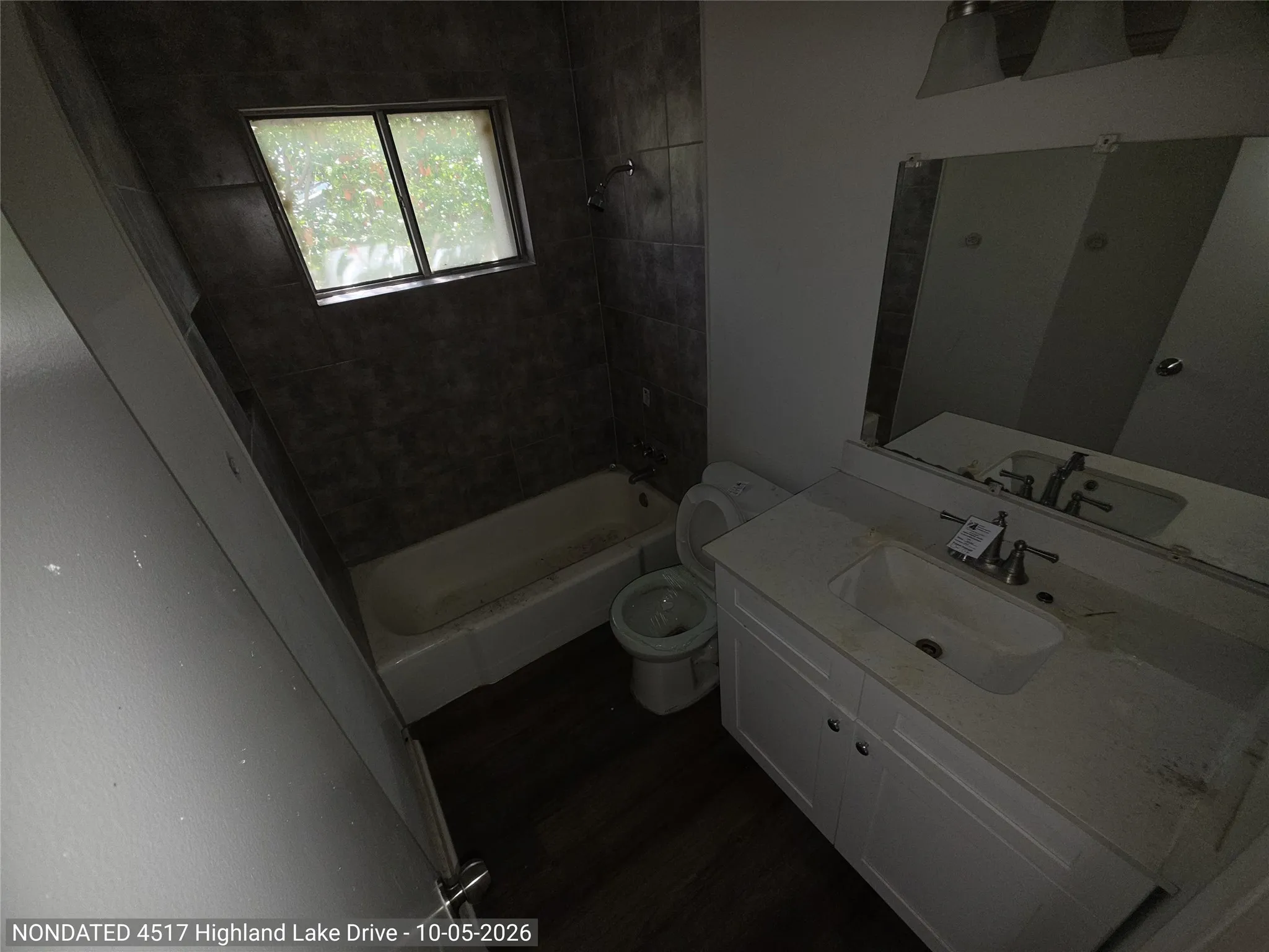 Single Family Residence For Sale in Tarrant County , 4517 Highland Lake Drive, Lake Worth, Texas 76135, 3 Bedroom, 1 Bathroom, Garage spaces, 1,546 Sqft, built in 1959, mls#21403826, Real Estate Agent in Lake Worth, Homes For Sale in Tarrant county, Homes For Sale in Lake Worth, Realtor in Lake Worth Texas, Real Estate Brokerage Independent Realty Texas, Luminita Cordes Realtor