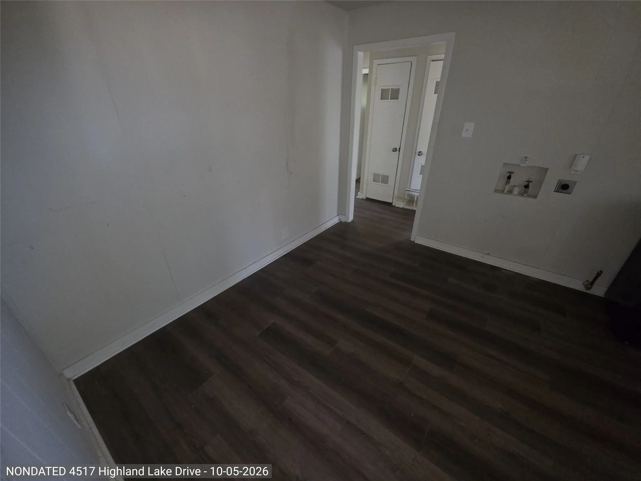 Single Family Residence For Sale in Tarrant County , 4517 Highland Lake Drive, Lake Worth, Texas 76135, 3 Bedroom, 1 Bathroom, Garage spaces, 1,546 Sqft, built in 1959, mls#21403826, Real Estate Agent in Lake Worth, Homes For Sale in Tarrant county, Homes For Sale in Lake Worth, Realtor in Lake Worth Texas, Real Estate Brokerage Independent Realty Texas, Luminita Cordes Realtor