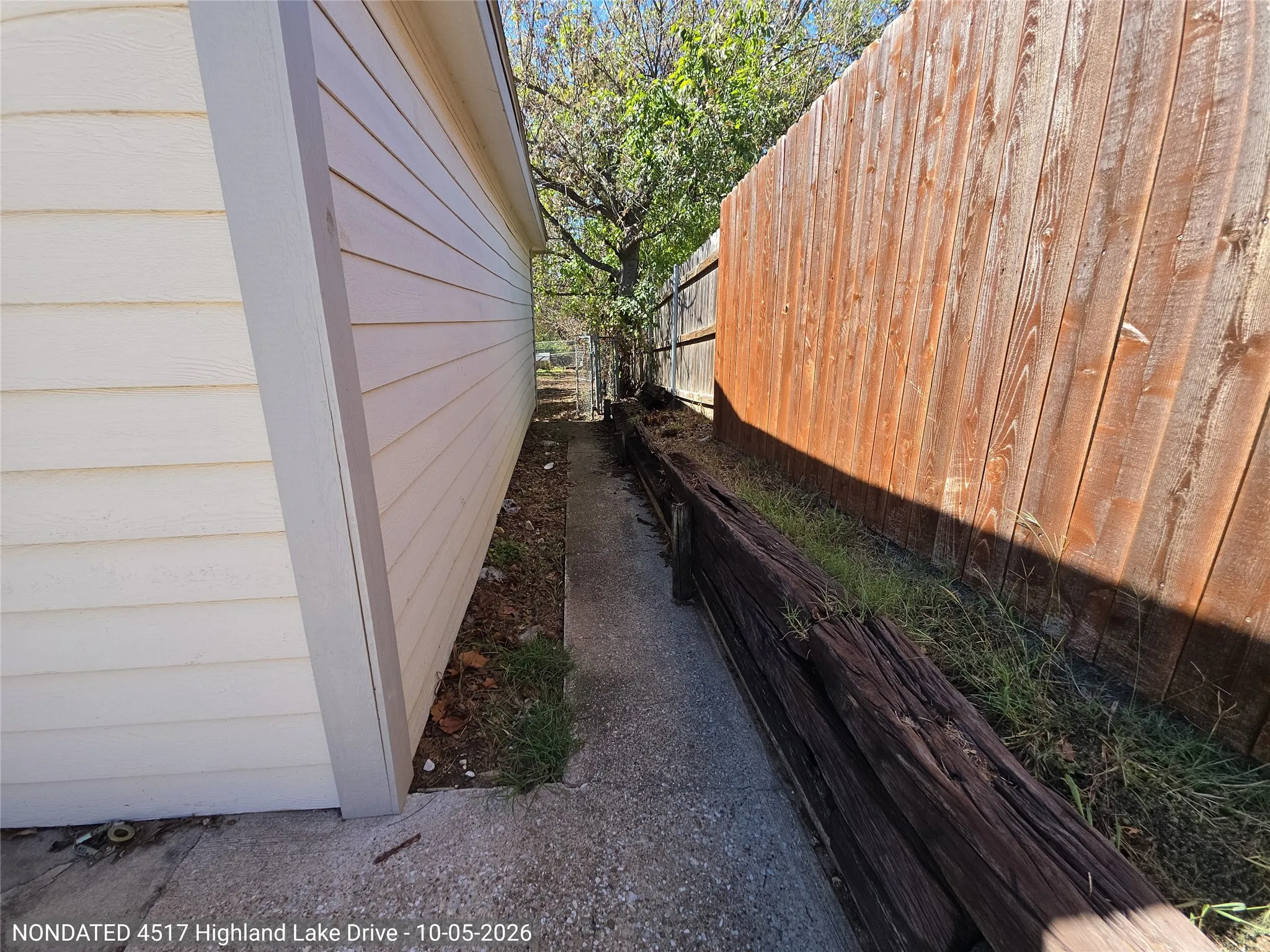 Single Family Residence For Sale in Tarrant County , 4517 Highland Lake Drive, Lake Worth, Texas 76135, 3 Bedroom, 1 Bathroom, Garage spaces, 1,546 Sqft, built in 1959, mls#21403826, Real Estate Agent in Lake Worth, Homes For Sale in Tarrant county, Homes For Sale in Lake Worth, Realtor in Lake Worth Texas, Real Estate Brokerage Independent Realty Texas, Luminita Cordes Realtor
