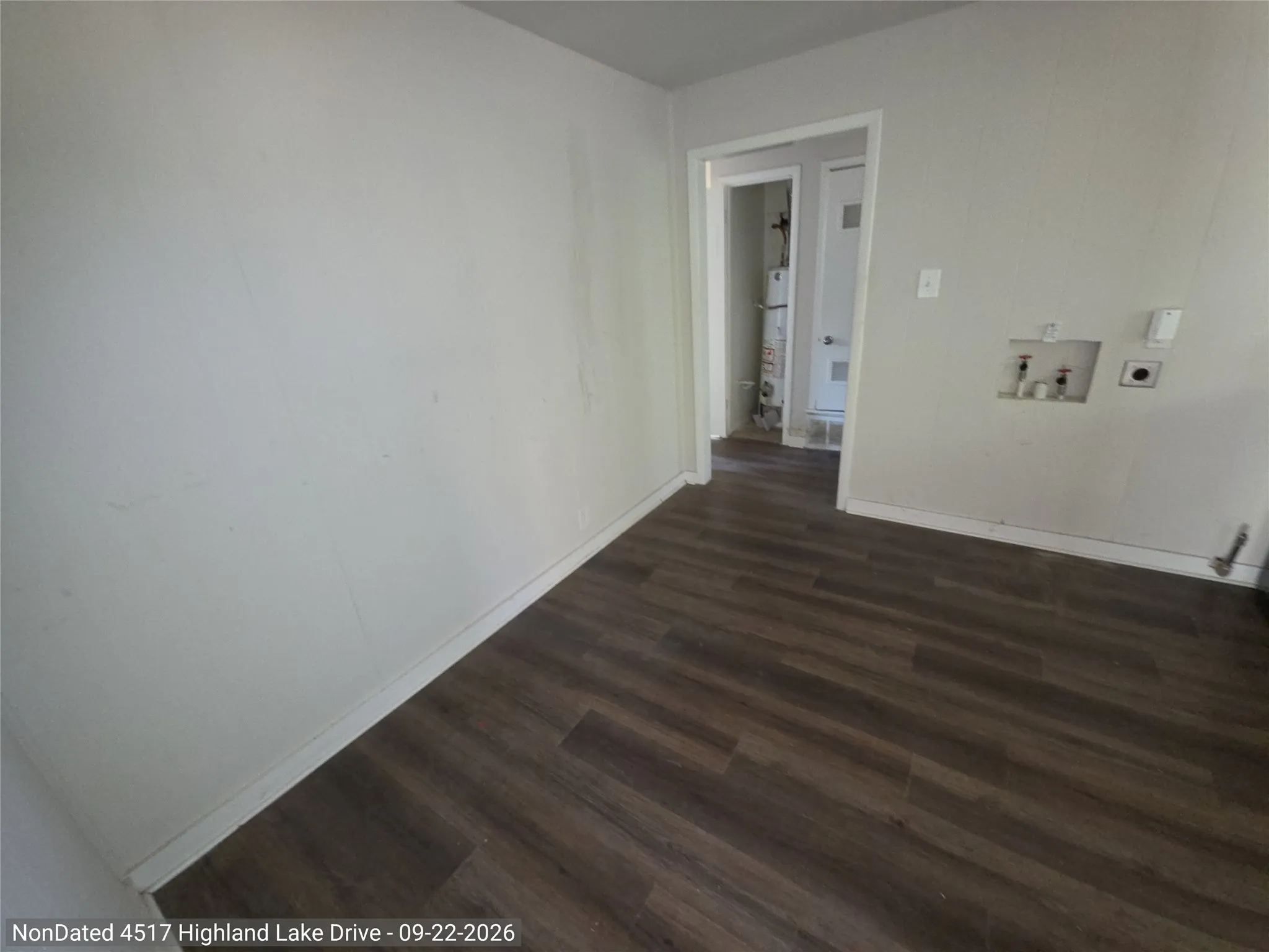 Single Family Residence For Sale in Tarrant County , 4517 Highland Lake Drive, Lake Worth, Texas 76135, 3 Bedroom, 1 Bathroom, Garage spaces, 1,546 Sqft, built in 1959, mls#21403826, Real Estate Agent in Lake Worth, Homes For Sale in Tarrant county, Homes For Sale in Lake Worth, Realtor in Lake Worth Texas, Real Estate Brokerage Independent Realty Texas, Luminita Cordes Realtor