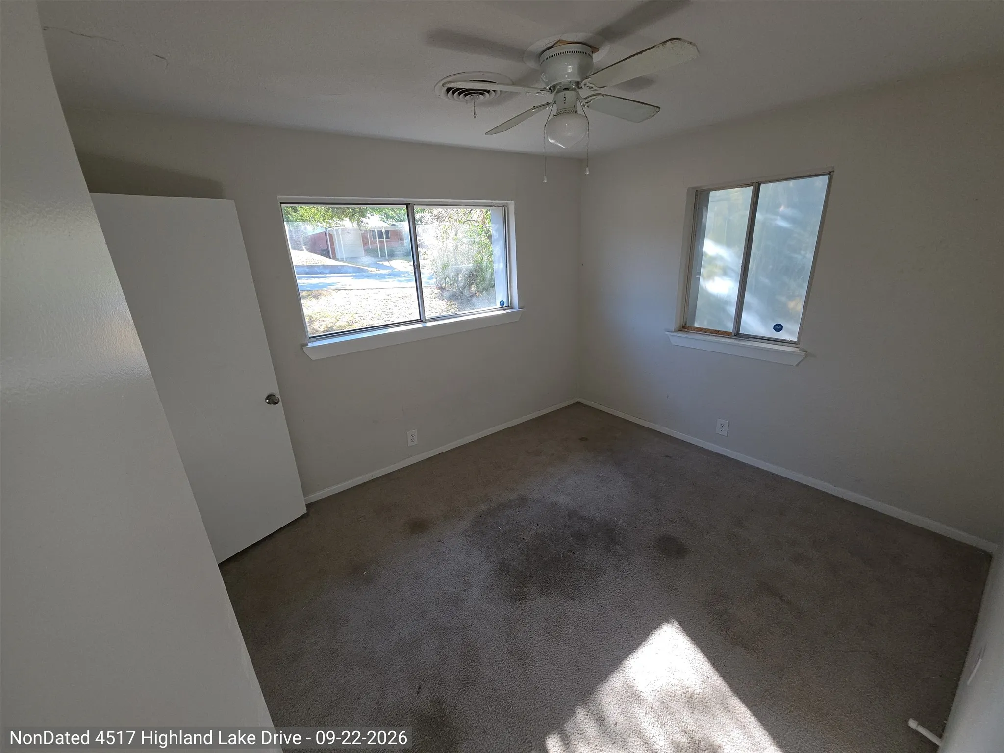 Single Family Residence For Sale in Tarrant County , 4517 Highland Lake Drive, Lake Worth, Texas 76135, 3 Bedroom, 1 Bathroom, Garage spaces, 1,546 Sqft, built in 1959, mls#21403826, Real Estate Agent in Lake Worth, Homes For Sale in Tarrant county, Homes For Sale in Lake Worth, Realtor in Lake Worth Texas, Real Estate Brokerage Independent Realty Texas, Luminita Cordes Realtor