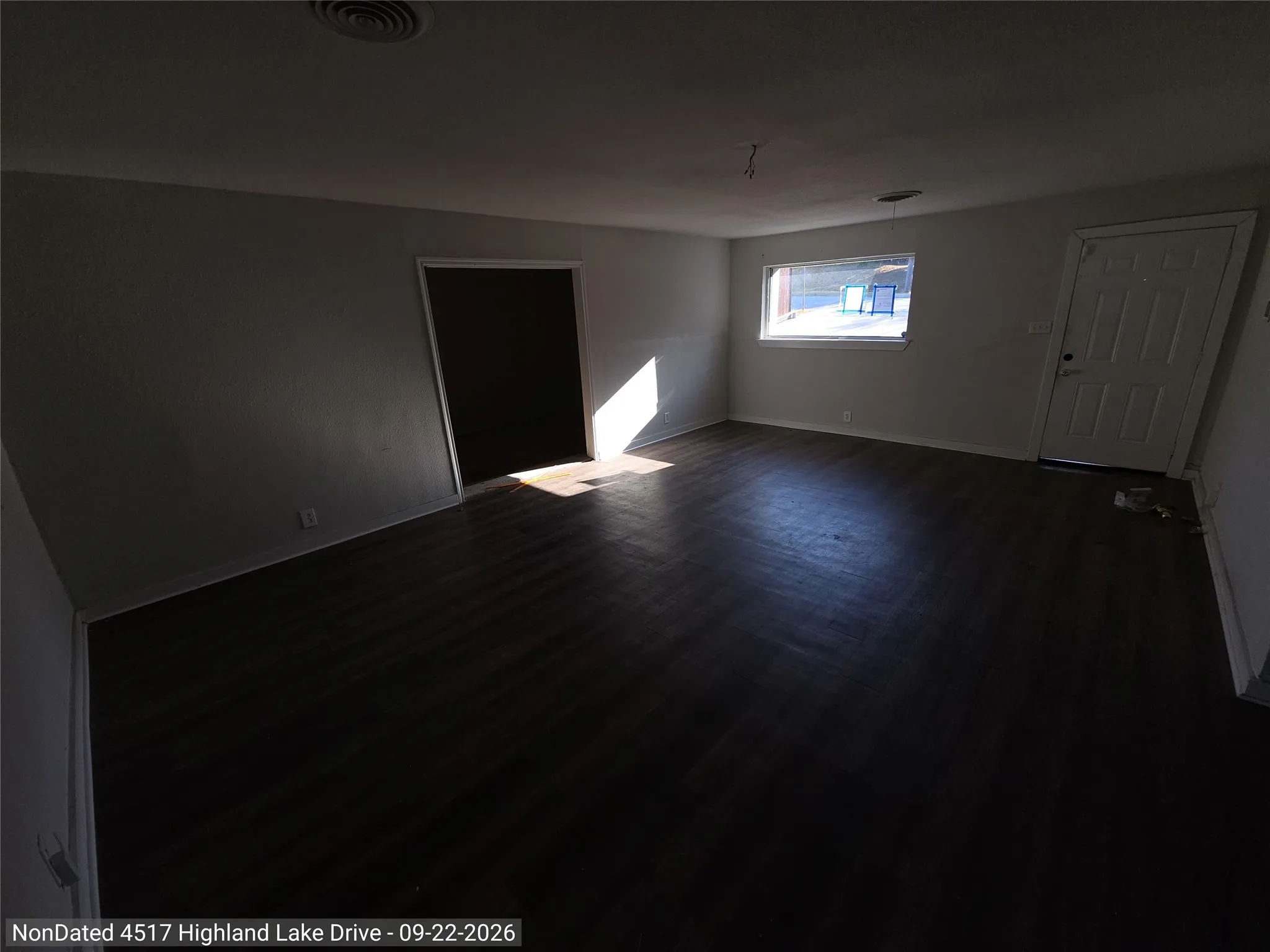 Single Family Residence For Sale in Tarrant County , 4517 Highland Lake Drive, Lake Worth, Texas 76135, 3 Bedroom, 1 Bathroom, Garage spaces, 1,546 Sqft, built in 1959, mls#21403826, Real Estate Agent in Lake Worth, Homes For Sale in Tarrant county, Homes For Sale in Lake Worth, Realtor in Lake Worth Texas, Real Estate Brokerage Independent Realty Texas, Luminita Cordes Realtor