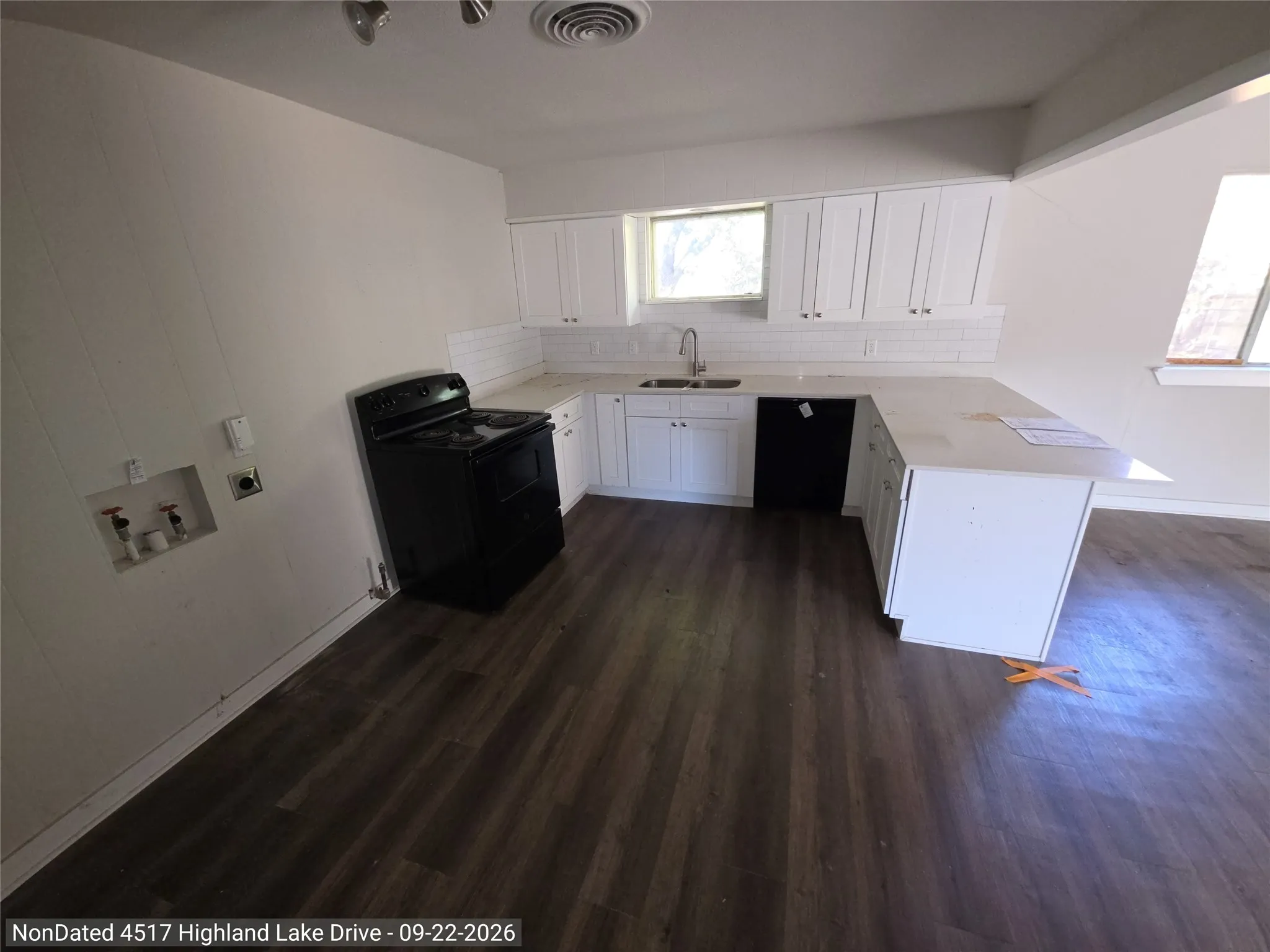 Single Family Residence For Sale in Tarrant County , 4517 Highland Lake Drive, Lake Worth, Texas 76135, 3 Bedroom, 1 Bathroom, Garage spaces, 1,546 Sqft, built in 1959, mls#21403826, Real Estate Agent in Lake Worth, Homes For Sale in Tarrant county, Homes For Sale in Lake Worth, Realtor in Lake Worth Texas, Real Estate Brokerage Independent Realty Texas, Luminita Cordes Realtor