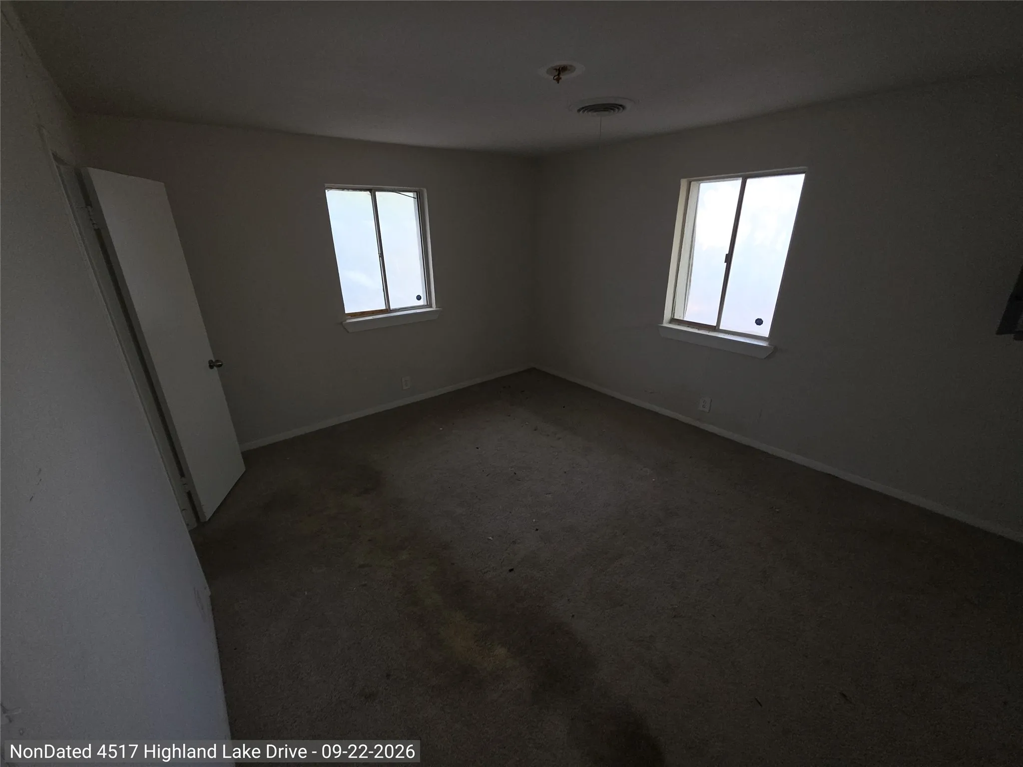 Single Family Residence For Sale in Tarrant County , 4517 Highland Lake Drive, Lake Worth, Texas 76135, 3 Bedroom, 1 Bathroom, Garage spaces, 1,546 Sqft, built in 1959, mls#21403826, Real Estate Agent in Lake Worth, Homes For Sale in Tarrant county, Homes For Sale in Lake Worth, Realtor in Lake Worth Texas, Real Estate Brokerage Independent Realty Texas, Luminita Cordes Realtor