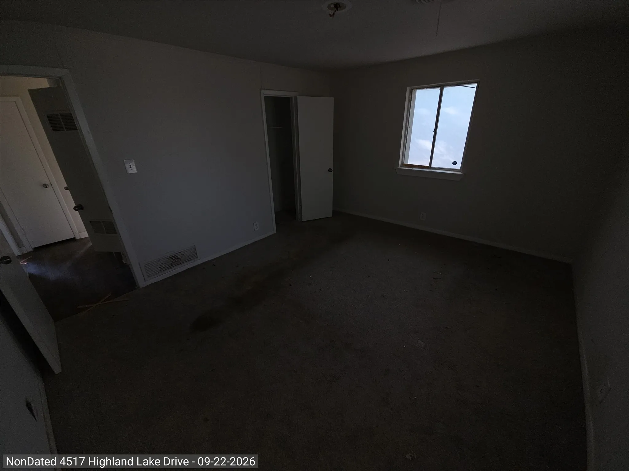 Single Family Residence For Sale in Tarrant County , 4517 Highland Lake Drive, Lake Worth, Texas 76135, 3 Bedroom, 1 Bathroom, Garage spaces, 1,546 Sqft, built in 1959, mls#21403826, Real Estate Agent in Lake Worth, Homes For Sale in Tarrant county, Homes For Sale in Lake Worth, Realtor in Lake Worth Texas, Real Estate Brokerage Independent Realty Texas, Luminita Cordes Realtor
