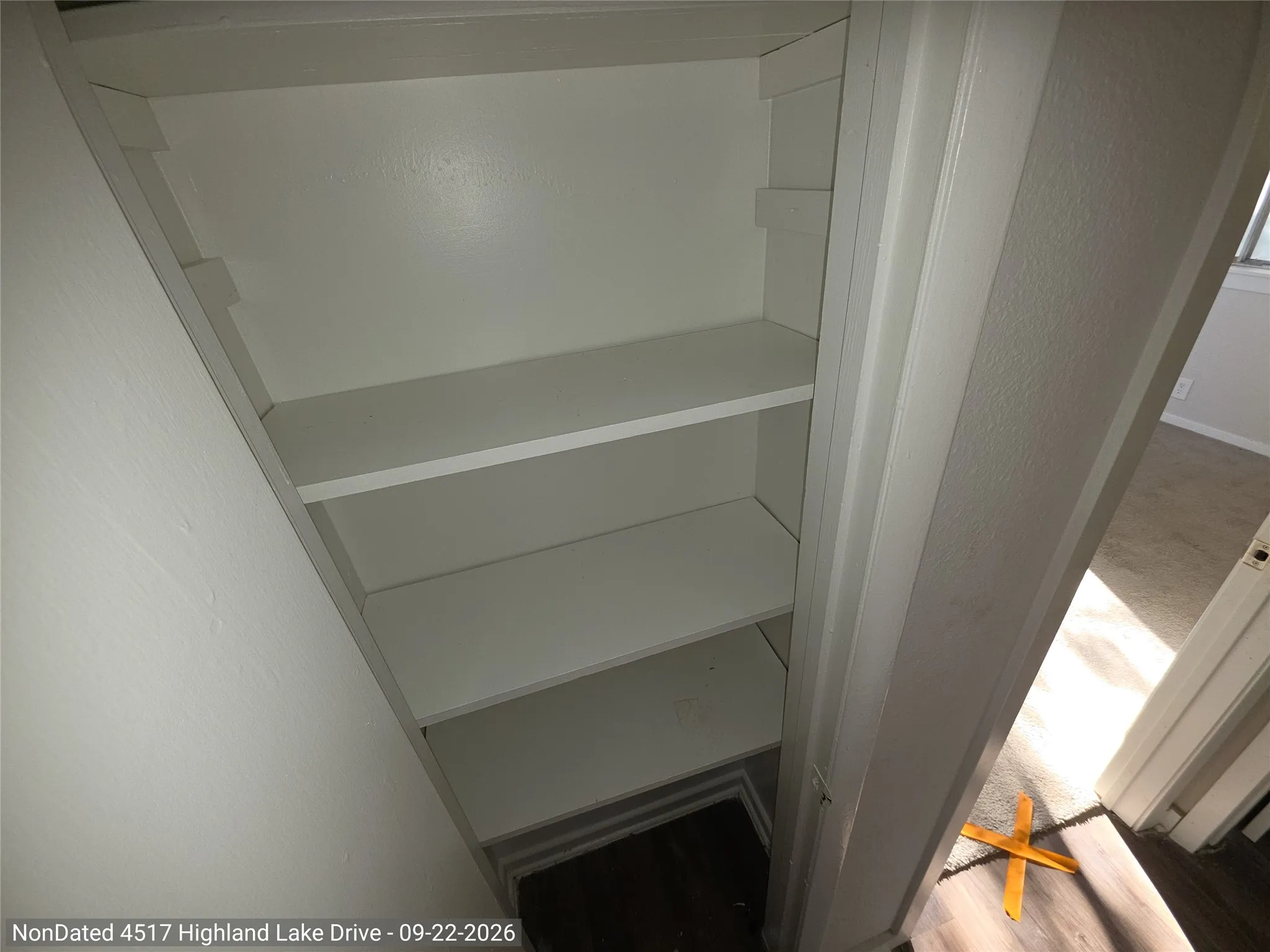 Single Family Residence For Sale in Tarrant County , 4517 Highland Lake Drive, Lake Worth, Texas 76135, 3 Bedroom, 1 Bathroom, Garage spaces, 1,546 Sqft, built in 1959, mls#21403826, Real Estate Agent in Lake Worth, Homes For Sale in Tarrant county, Homes For Sale in Lake Worth, Realtor in Lake Worth Texas, Real Estate Brokerage Independent Realty Texas, Luminita Cordes Realtor