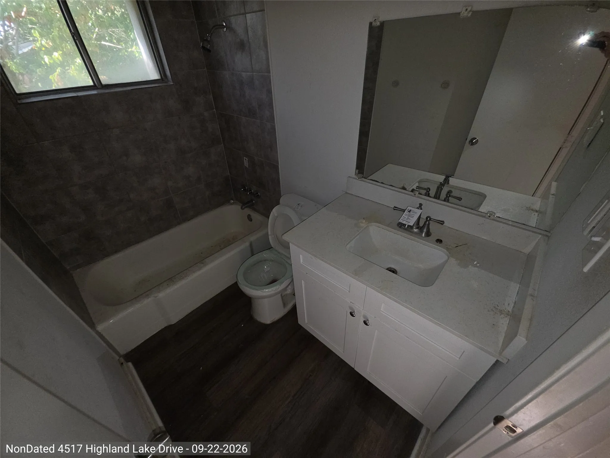 Single Family Residence For Sale in Tarrant County , 4517 Highland Lake Drive, Lake Worth, Texas 76135, 3 Bedroom, 1 Bathroom, Garage spaces, 1,546 Sqft, built in 1959, mls#21403826, Real Estate Agent in Lake Worth, Homes For Sale in Tarrant county, Homes For Sale in Lake Worth, Realtor in Lake Worth Texas, Real Estate Brokerage Independent Realty Texas, Luminita Cordes Realtor