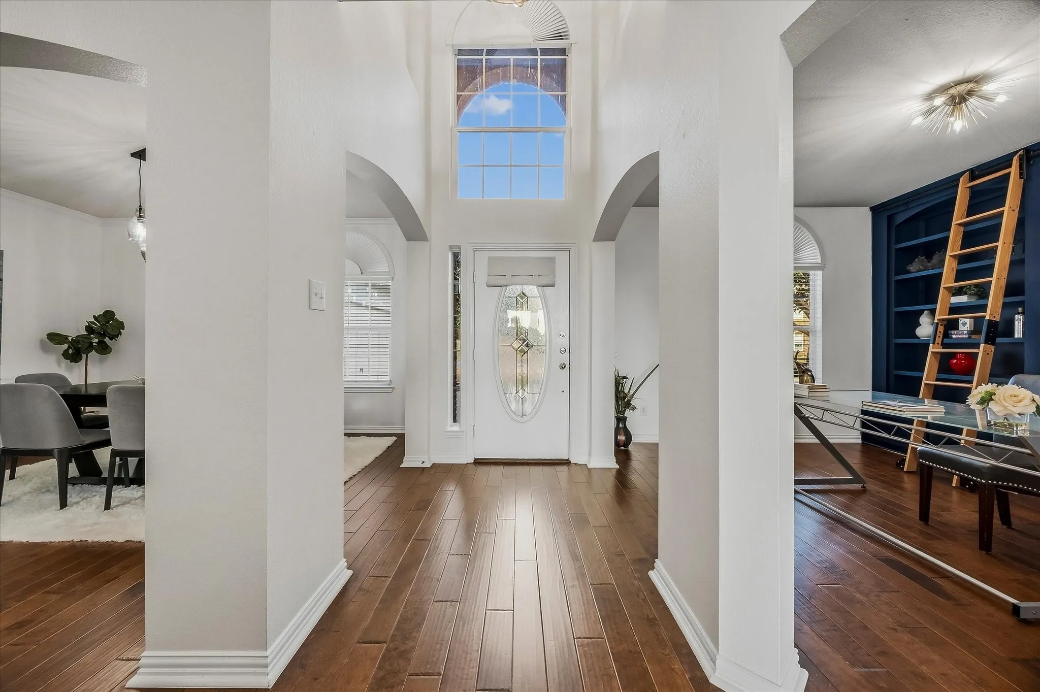 Single Family Residence For Sale in Dallas County , 4102 Stone Haven Drive, Garland, Texas 75043, 4 Bedroom, 3 Bathroom, 2 Garage spaces, 3,156 Sqft, built in 2003, mls#21405496, Real Estate Agent in Garland, Homes For Sale in Dallas county, Homes For Sale in Garland, Realtor in Garland Texas, Real Estate Brokerage Independent Realty Texas, Luminita Cordes Realtor