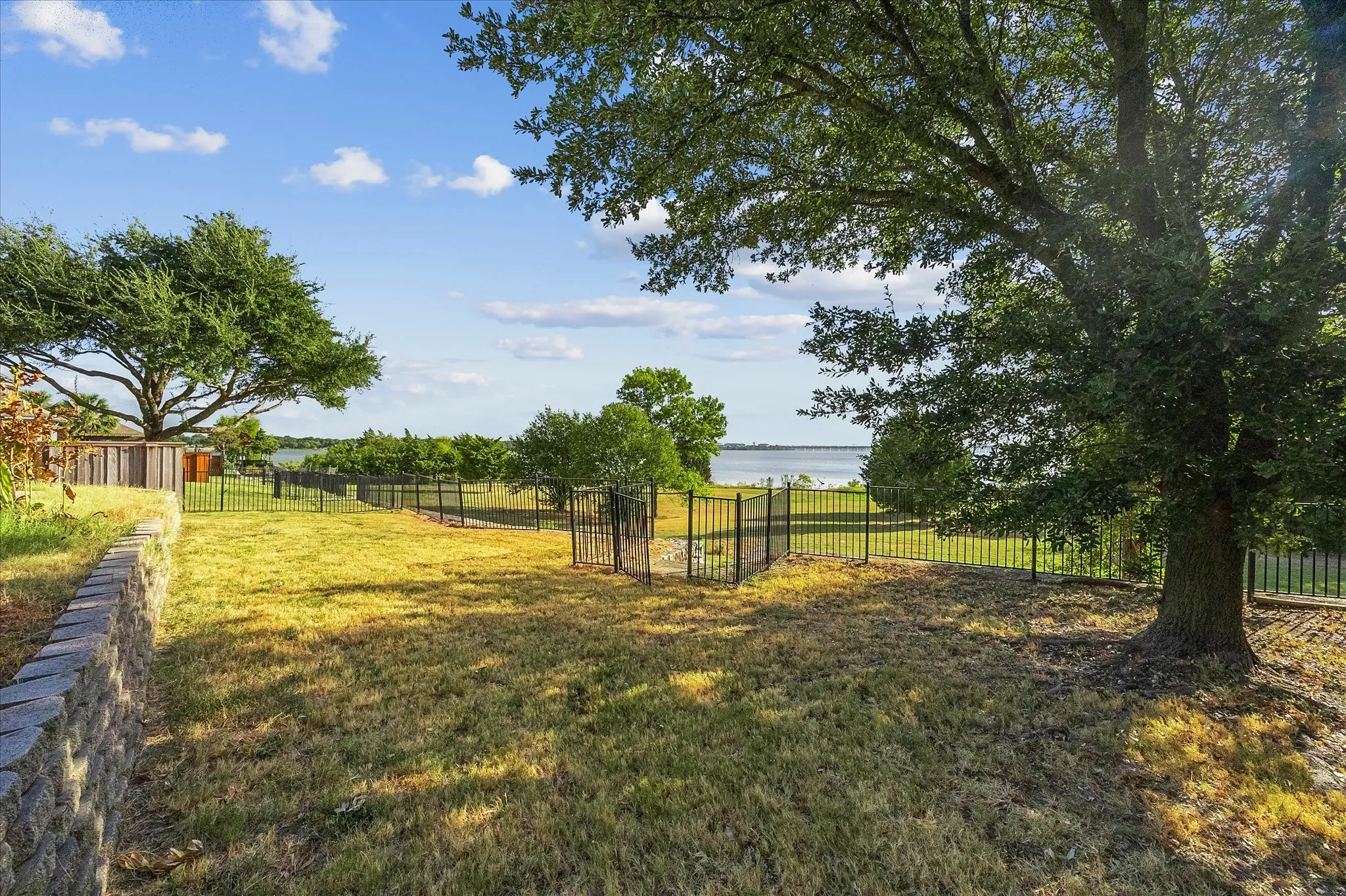 Single Family Residence For Sale in Dallas County , 4102 Stone Haven Drive, Garland, Texas 75043, 4 Bedroom, 3 Bathroom, 2 Garage spaces, 3,156 Sqft, built in 2003, mls#21405496, Real Estate Agent in Garland, Homes For Sale in Dallas county, Homes For Sale in Garland, Realtor in Garland Texas, Real Estate Brokerage Independent Realty Texas, Luminita Cordes Realtor