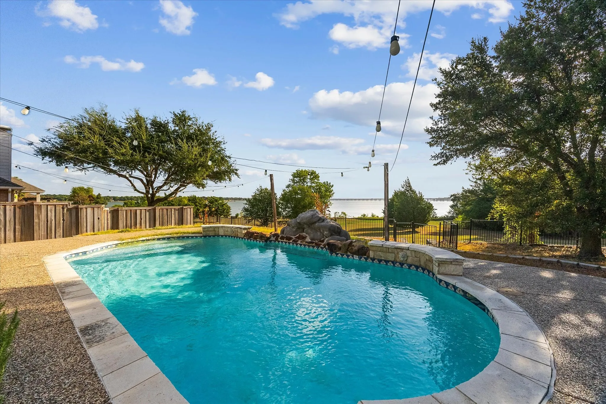 Single Family Residence For Sale in Dallas County , 4102 Stone Haven Drive, Garland, Texas 75043, 4 Bedroom, 3 Bathroom, 2 Garage spaces, 3,156 Sqft, built in 2003, mls#21405496, Real Estate Agent in Garland, Homes For Sale in Dallas county, Homes For Sale in Garland, Realtor in Garland Texas, Real Estate Brokerage Independent Realty Texas, Luminita Cordes Realtor