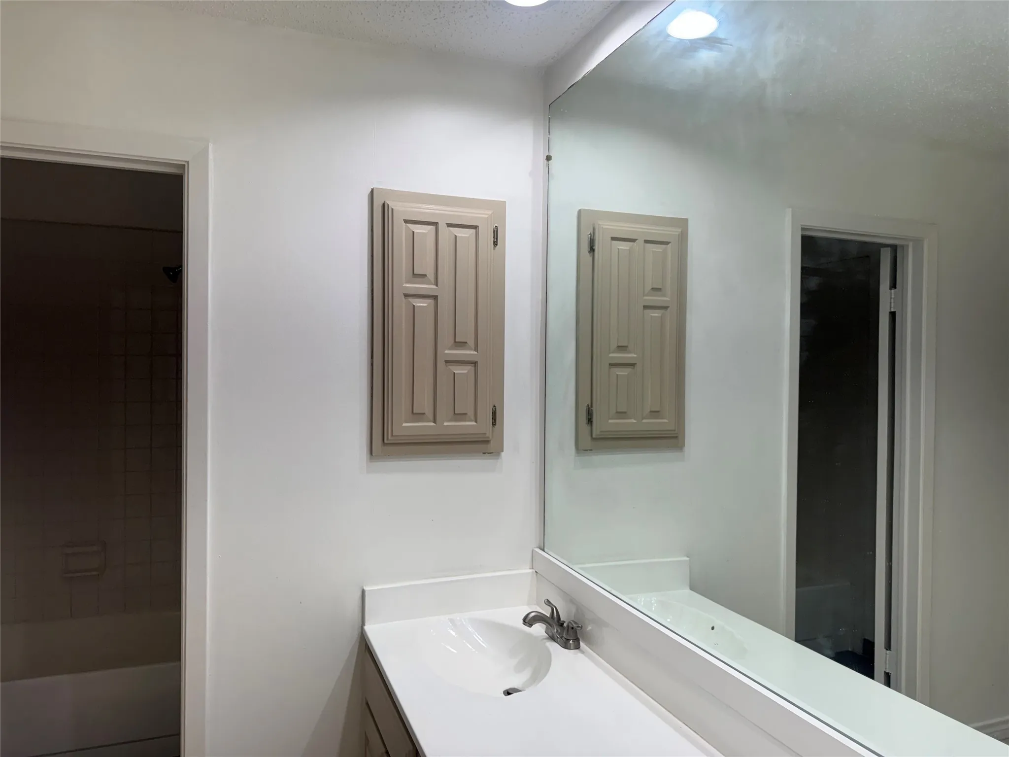 Single Family Residence For Rent in Dallas County , 1715 Carolyn Way, Richardson, Texas 75081, 3 Bedroom, 2 Bathroom, 2 Garage spaces, 1,827 Sqft, built in 1979, mls#21405352, Real Estate Agent in Richardson, Homes For Rent in Dallas county, Homes For Rent in Richardson, Realtor in Richardson Texas, Real Estate Brokerage Independent Realty Texas, Luminita Cordes Realtor