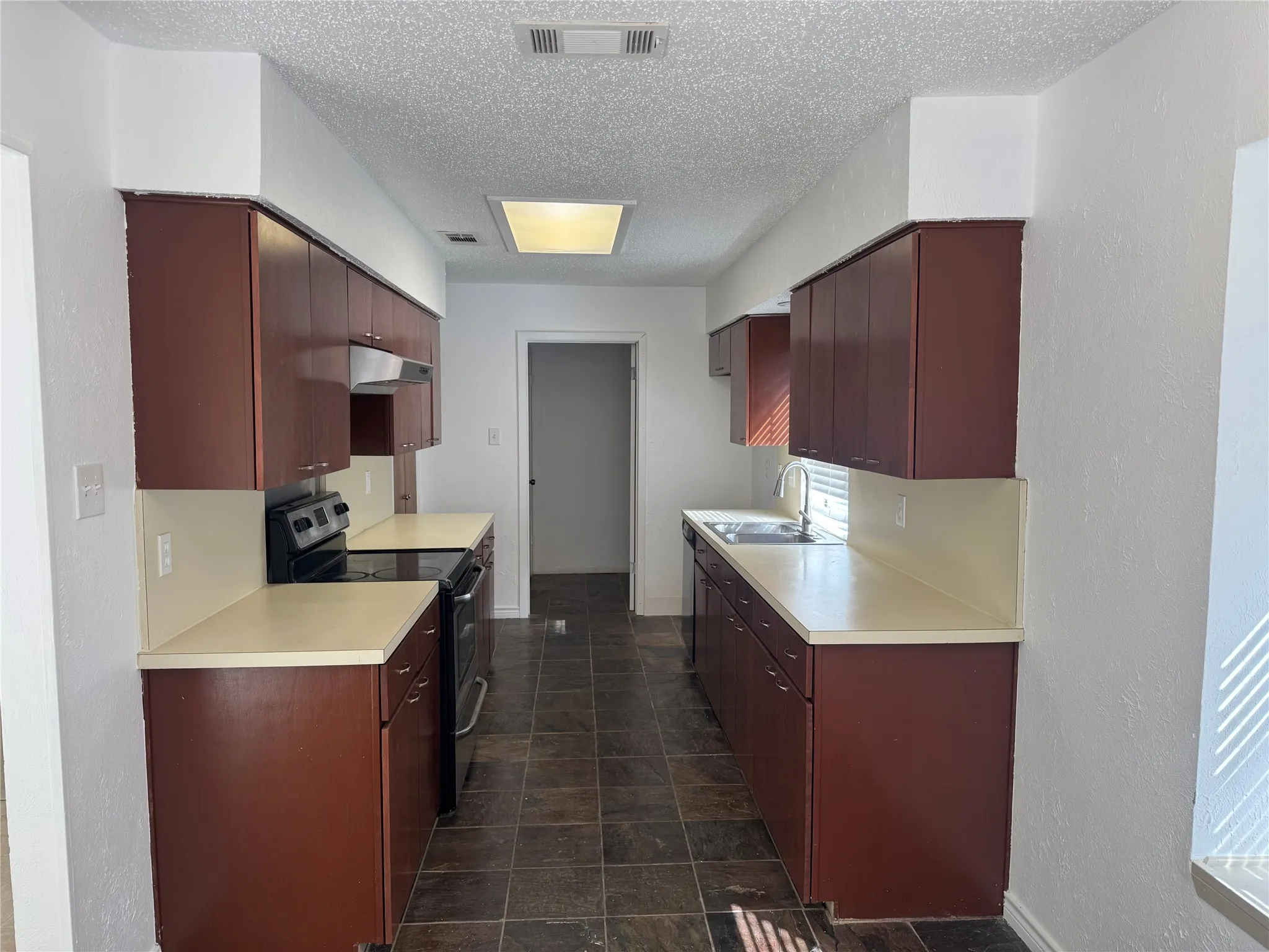 Single Family Residence For Rent in Dallas County , 1715 Carolyn Way, Richardson, Texas 75081, 3 Bedroom, 2 Bathroom, 2 Garage spaces, 1,827 Sqft, built in 1979, mls#21405352, Real Estate Agent in Richardson, Homes For Rent in Dallas county, Homes For Rent in Richardson, Realtor in Richardson Texas, Real Estate Brokerage Independent Realty Texas, Luminita Cordes Realtor