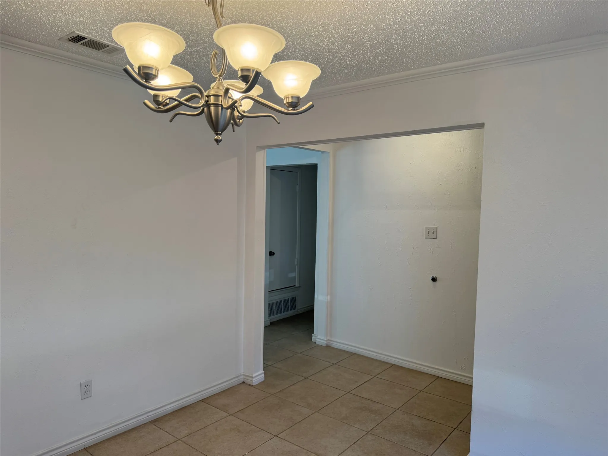 Single Family Residence For Rent in Dallas County , 1715 Carolyn Way, Richardson, Texas 75081, 3 Bedroom, 2 Bathroom, 2 Garage spaces, 1,827 Sqft, built in 1979, mls#21405352, Real Estate Agent in Richardson, Homes For Rent in Dallas county, Homes For Rent in Richardson, Realtor in Richardson Texas, Real Estate Brokerage Independent Realty Texas, Luminita Cordes Realtor