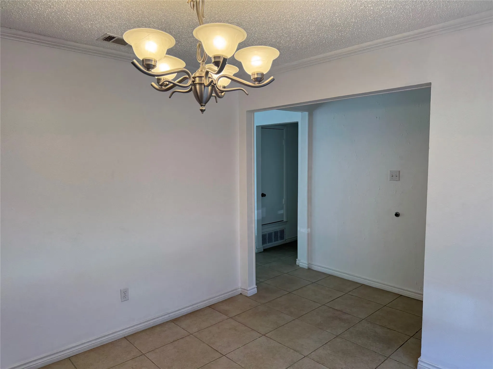 Single Family Residence For Rent in Dallas County , 1715 Carolyn Way, Richardson, Texas 75081, 3 Bedroom, 2 Bathroom, 2 Garage spaces, 1,827 Sqft, built in 1979, mls#21405352, Real Estate Agent in Richardson, Homes For Rent in Dallas county, Homes For Rent in Richardson, Realtor in Richardson Texas, Real Estate Brokerage Independent Realty Texas, Luminita Cordes Realtor