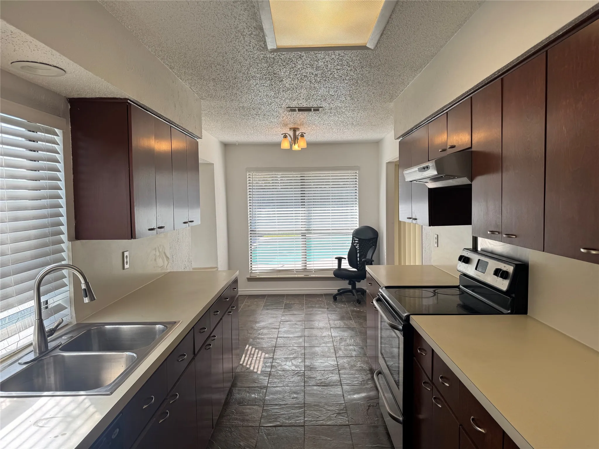 Single Family Residence For Rent in Dallas County , 1715 Carolyn Way, Richardson, Texas 75081, 3 Bedroom, 2 Bathroom, 2 Garage spaces, 1,827 Sqft, built in 1979, mls#21405352, Real Estate Agent in Richardson, Homes For Rent in Dallas county, Homes For Rent in Richardson, Realtor in Richardson Texas, Real Estate Brokerage Independent Realty Texas, Luminita Cordes Realtor