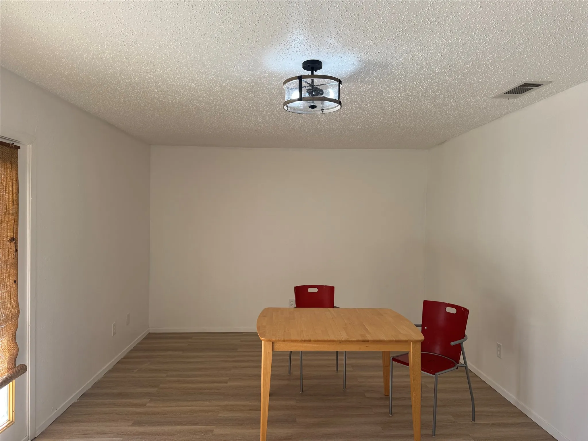 Single Family Residence For Rent in Dallas County , 1715 Carolyn Way, Richardson, Texas 75081, 3 Bedroom, 2 Bathroom, 2 Garage spaces, 1,827 Sqft, built in 1979, mls#21405352, Real Estate Agent in Richardson, Homes For Rent in Dallas county, Homes For Rent in Richardson, Realtor in Richardson Texas, Real Estate Brokerage Independent Realty Texas, Luminita Cordes Realtor